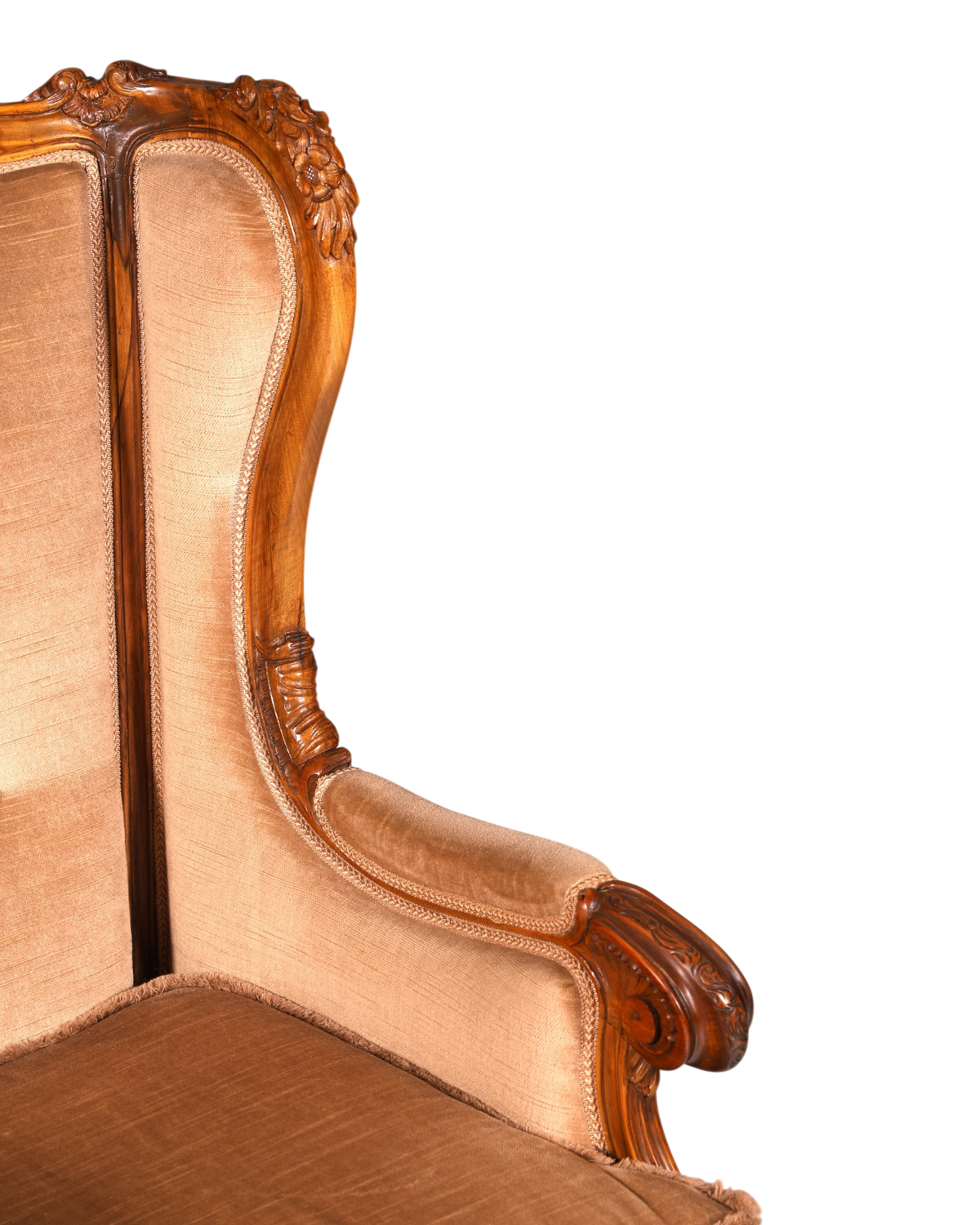 Hauptstadt Möblerei Chippendale Armlehnsessel mit beigem Samtbezug, kunstvollen Holzschnitzereien und geschwungener Form