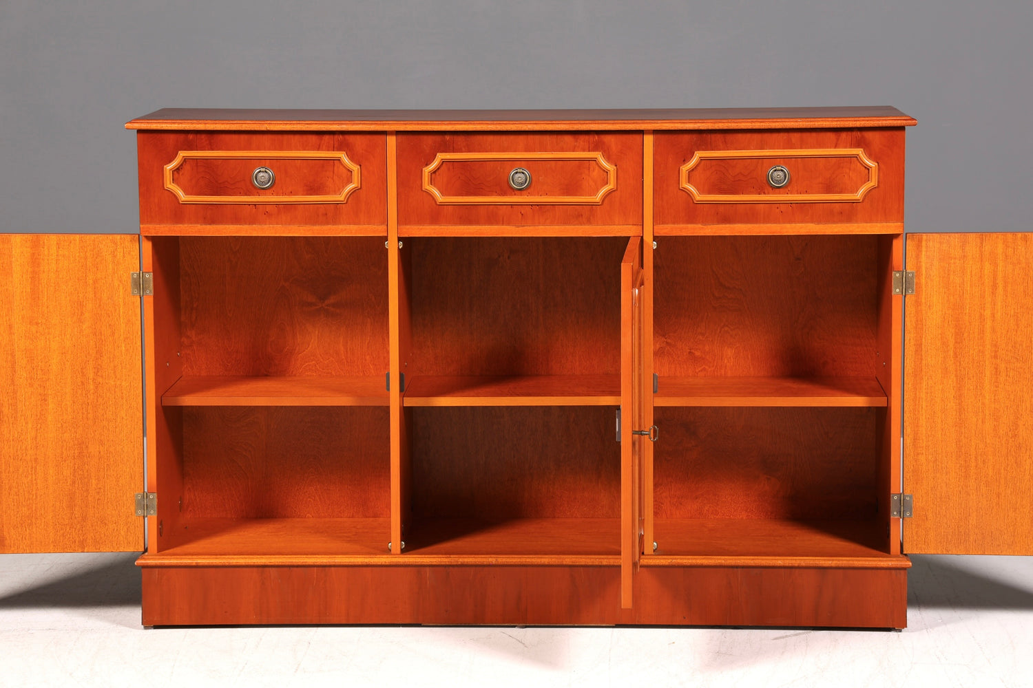 Wunderschönes Englisches Sideboard 60s Buffetschrank Kommode Anrichte Schrank Highboard Vintage