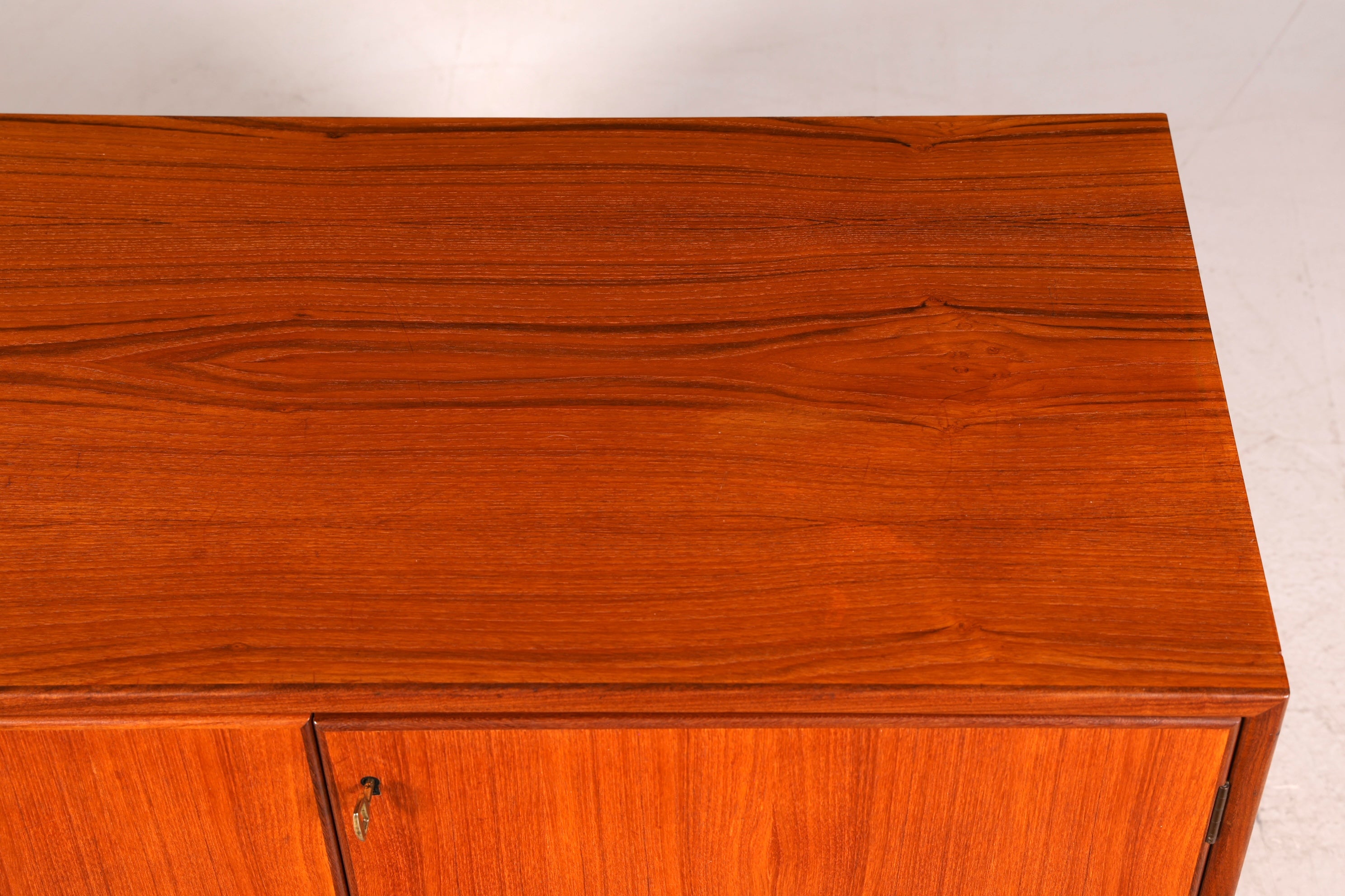 G446 Finish Wunderschöne Mid Century Kommode Vintage Schrank Retro Flur Kommode 60s Regal Sideboard (Kopie 3)