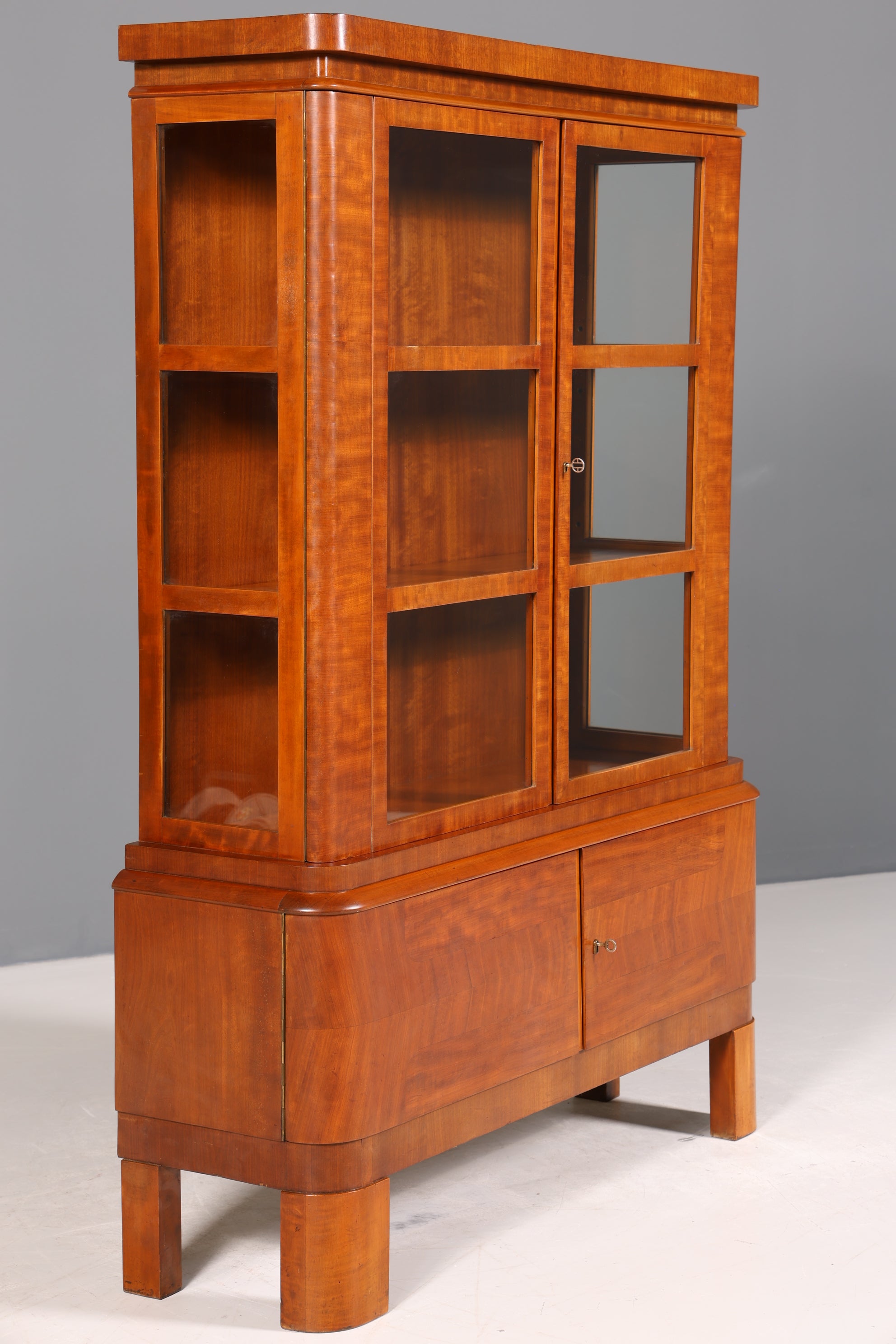 Wunderschöne Art Deco Vitrine Nussbaum Vitrine massiv Holz Antik Schrank Geschirrschrank