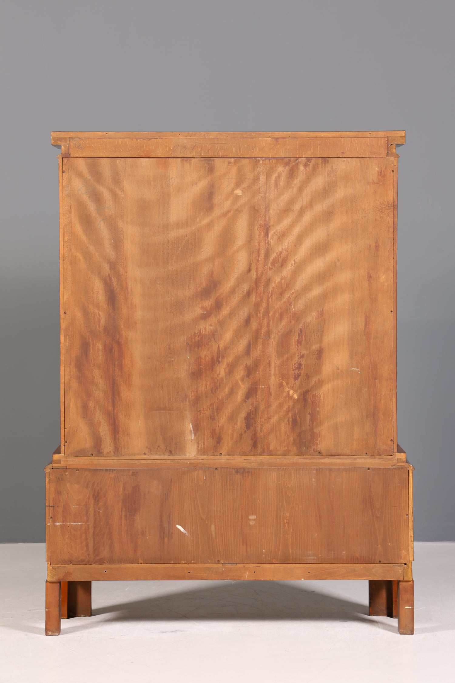 Wunderschöne Art Deco Vitrine Nussbaum Vitrine massiv Holz Antik Schrank Geschirrschrank