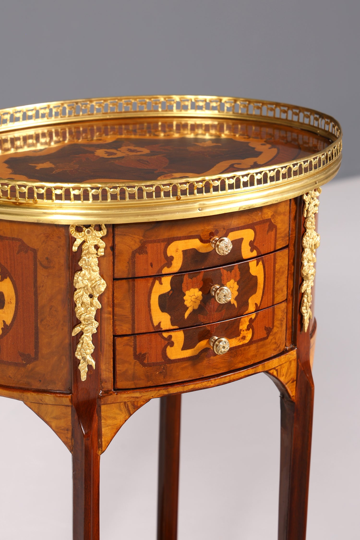 Traumhafter Barock Louis XV Stil Beistelltisch Ablagetisch massiv Kommode Antik Stil