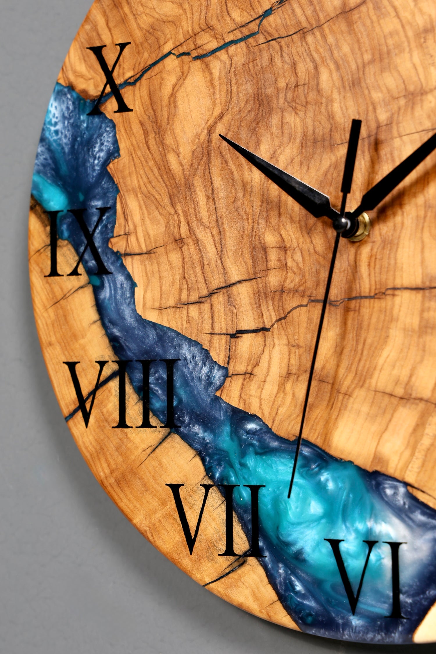 Exklusive Handgefertigte Epoxidharz Wanduhr Olivenbaum Uhr Epoxy Analog Uhr