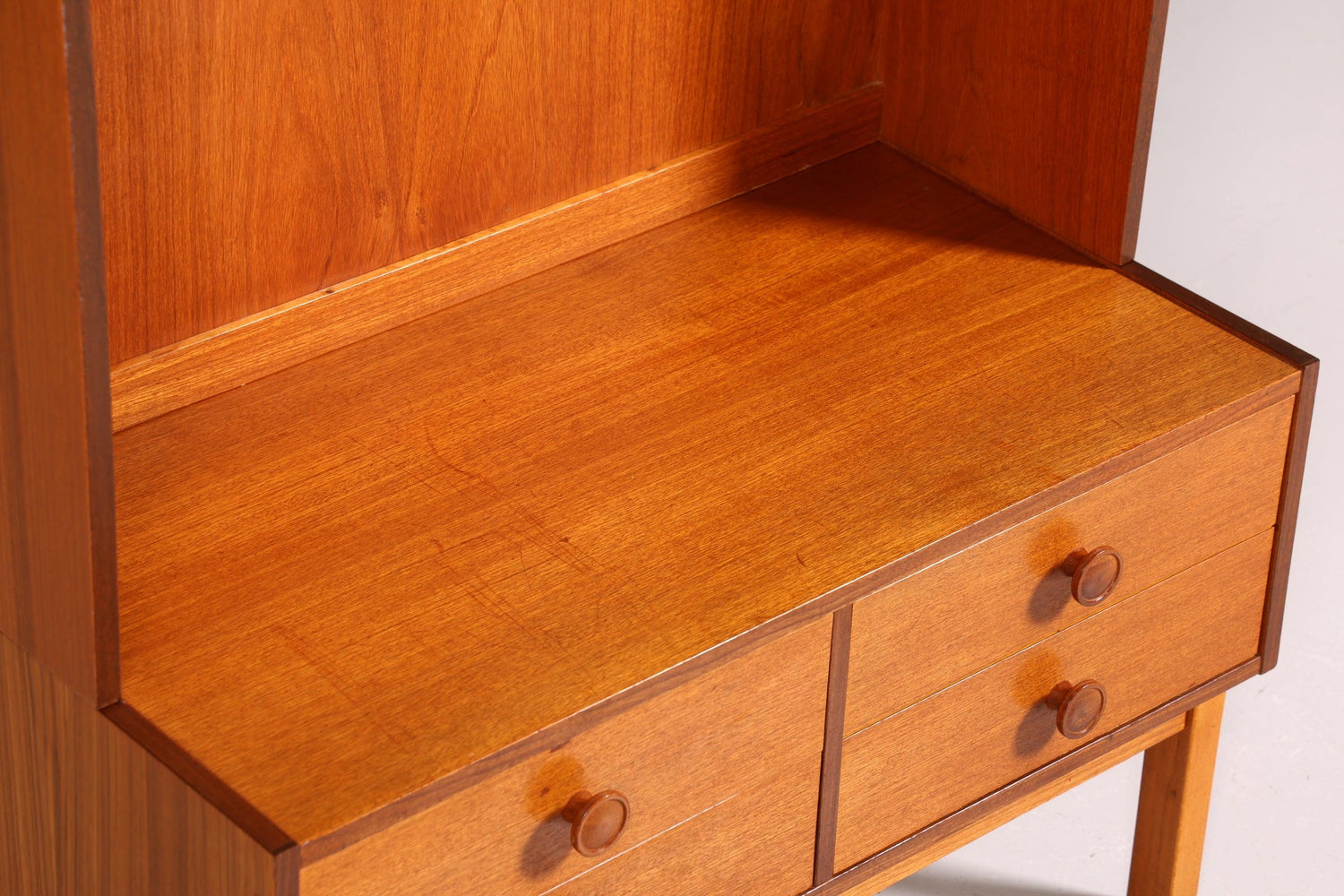 Wunderschönes Mid Century Regal Danish Design Schrank Retro Bücherregal Kommode