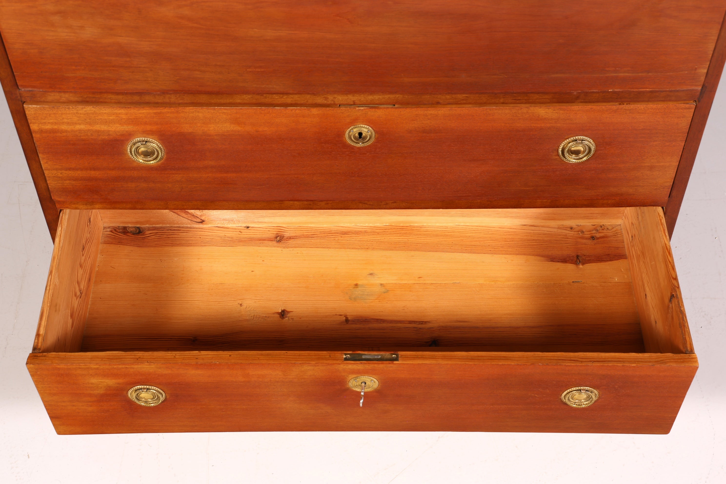 F826 Finish Antik Sekretär?