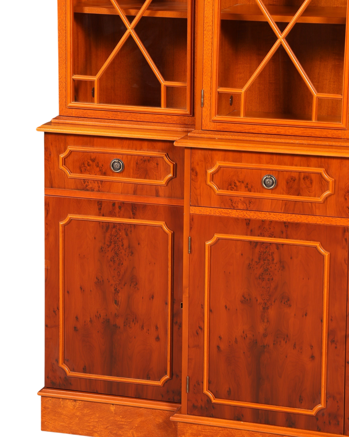 Hauptstadt Möblerei englische Vitrine aus hochwertigem Holzfurnier mit verglasten Türen und dekorativen Details