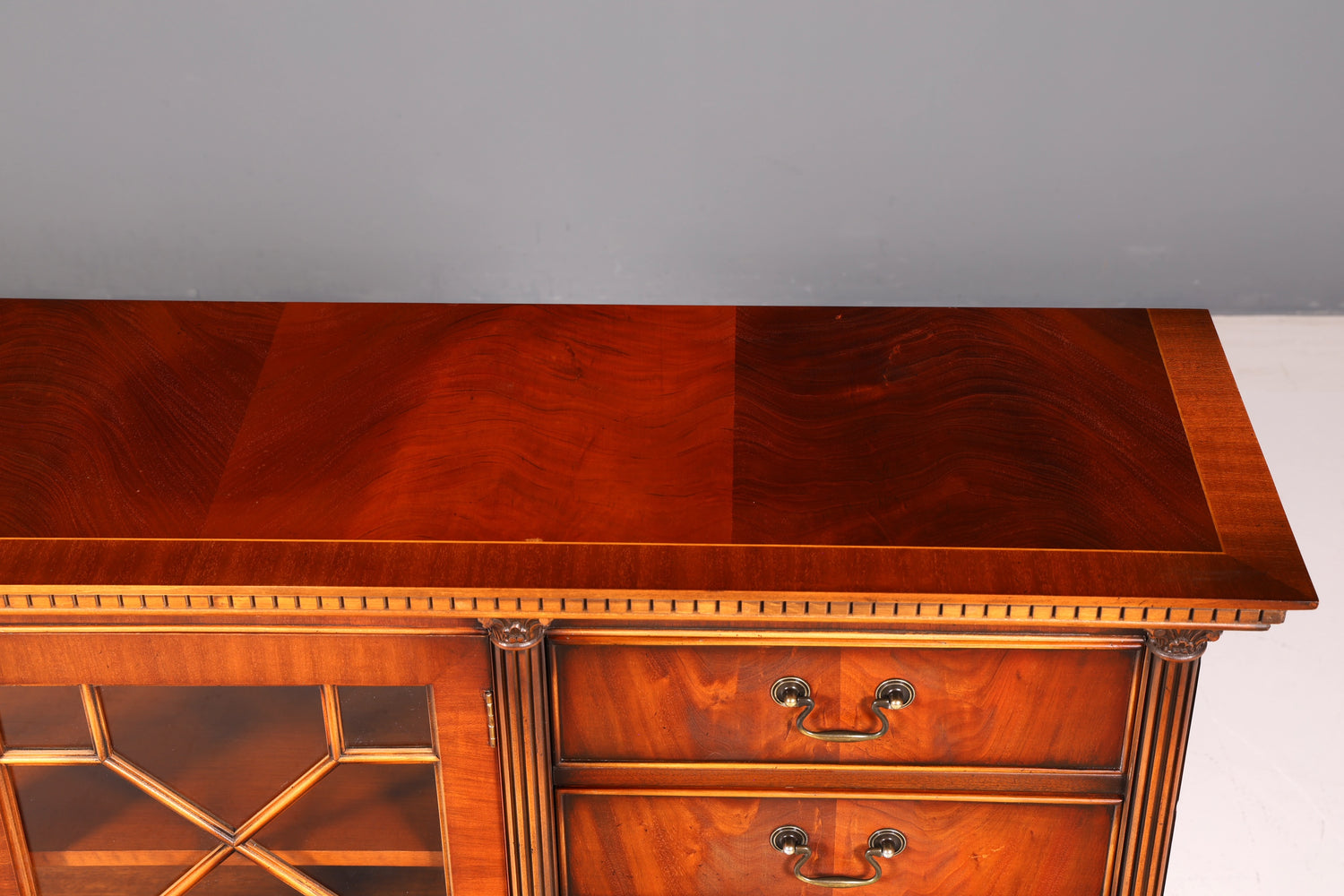 Wunderschönes Englisches Sideboard Mahagoni Echt Holz Vitrine Antik Regal Schrank Glasvitrine Kommode Vintage