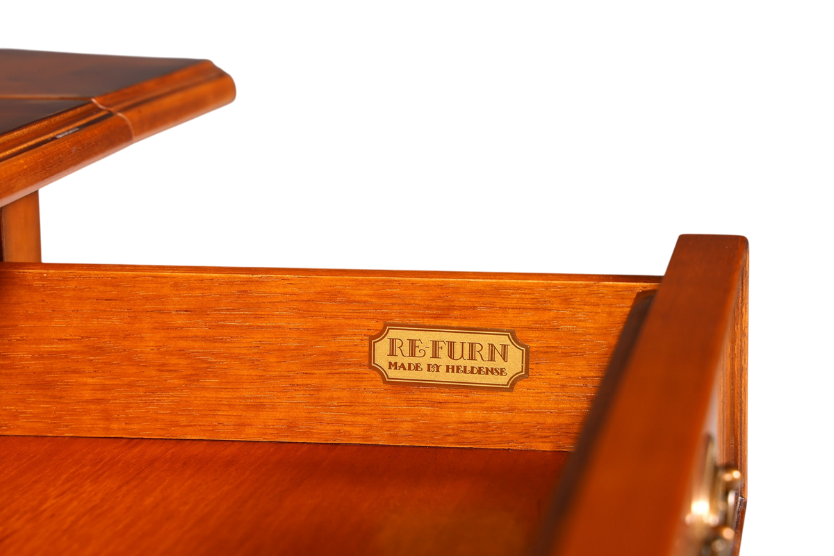 Hauptstadt Möblerei Original Heldense Schreibtisch Schublade mit Messingschild aus massivem Holz im 60er Jahre Stil