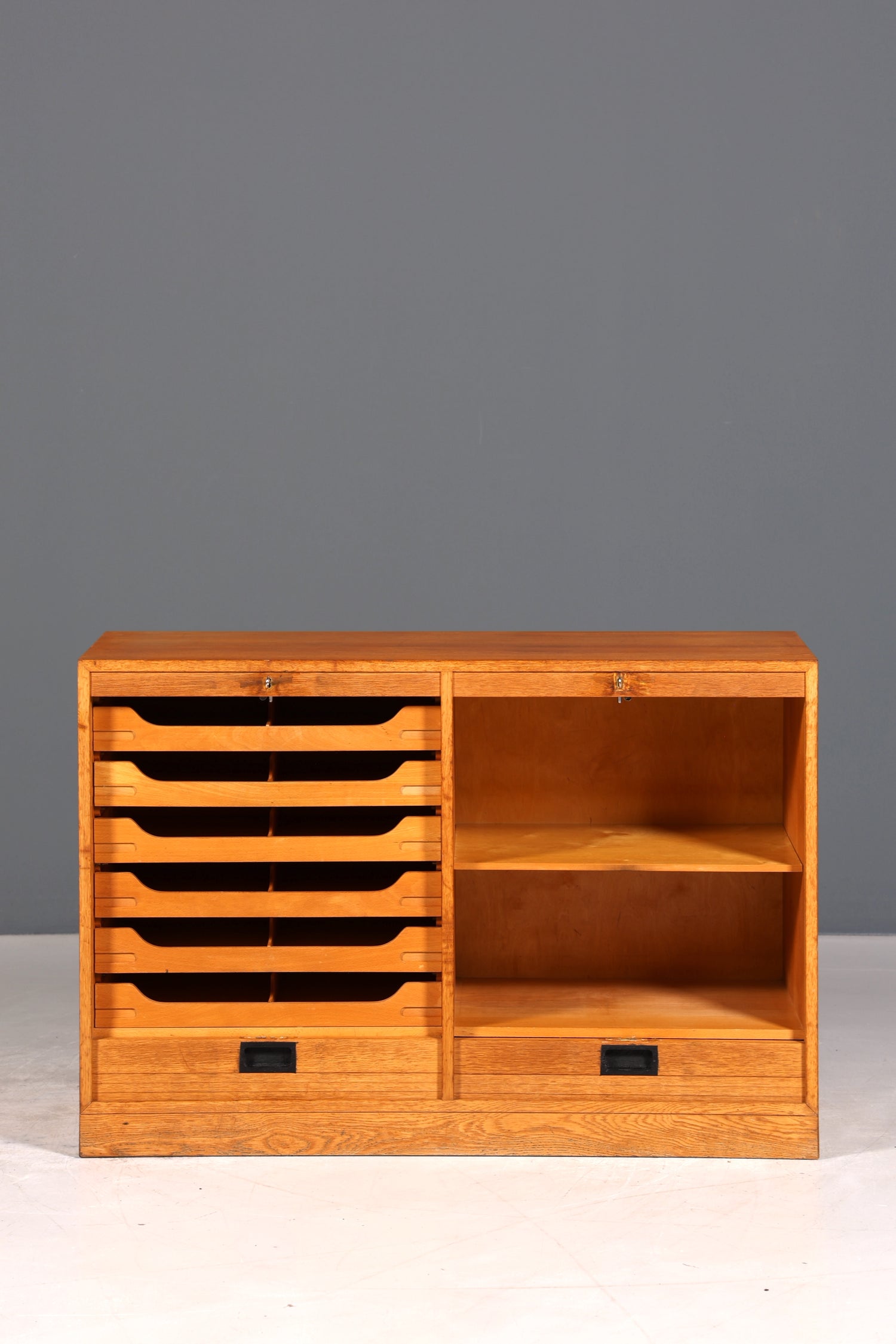 E835 Finish Schlichter Mid Century Rollladenschrank Bauhaus Apothekerschrank Art Deco Büro Aktenschrank
