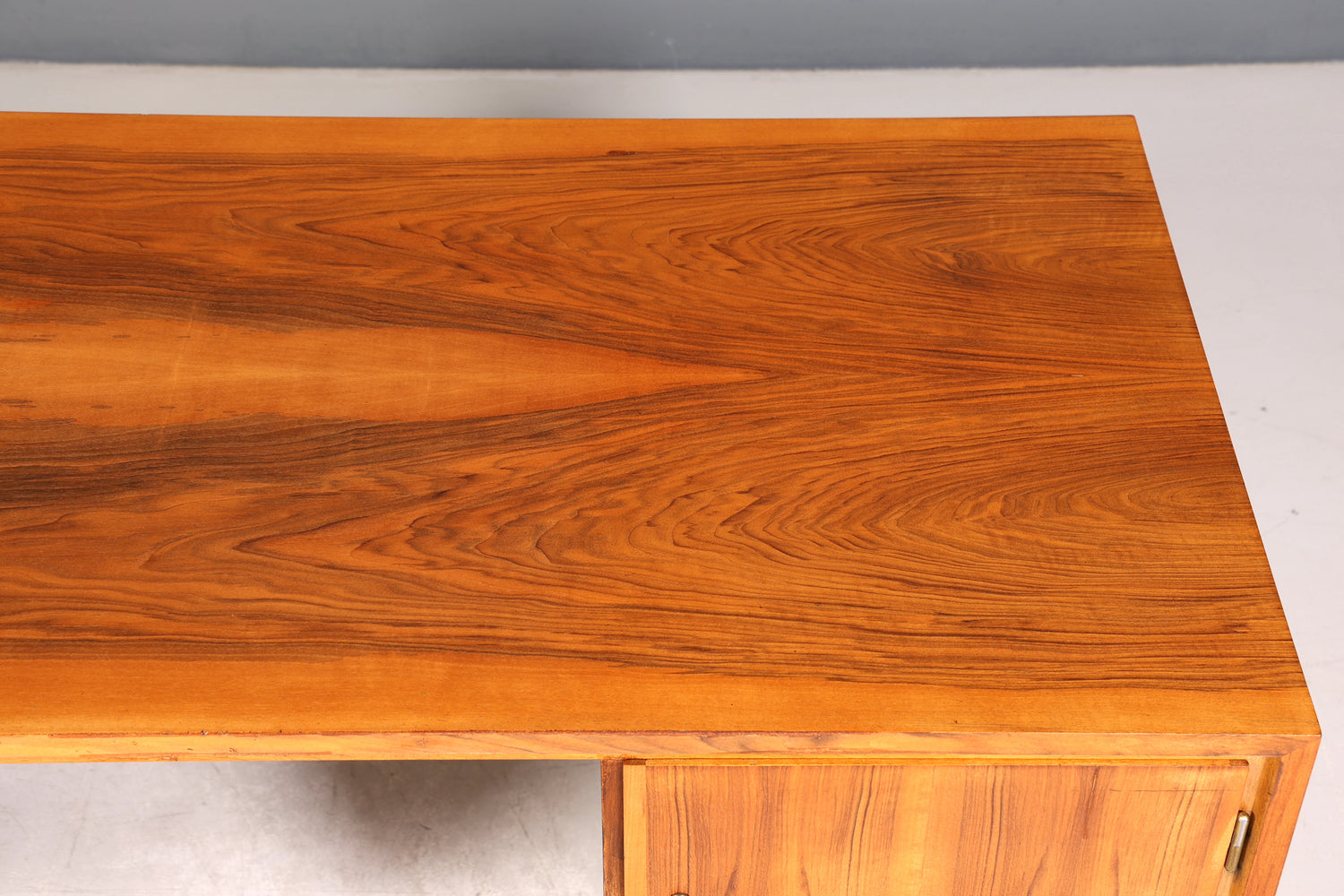Wunderschöner Mid Century Schreibtisch Nussbaum Danish Design Bürotisch 60er Jahre Office Table Art Deco
