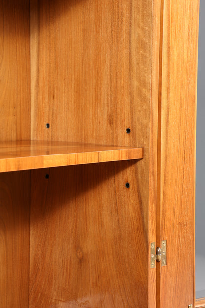 Wunderschöne Art Deco Vitrine Nussbaum Vitrine massiv Holz Antik Schrank Geschirrschrank 1 von 2