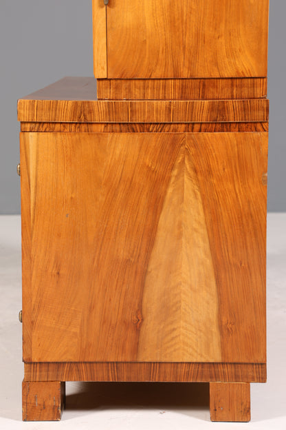 Wunderschöne Art Deco Vitrine Nussbaum Vitrine massiv Holz Antik Schrank Geschirrschrank 1 von 2