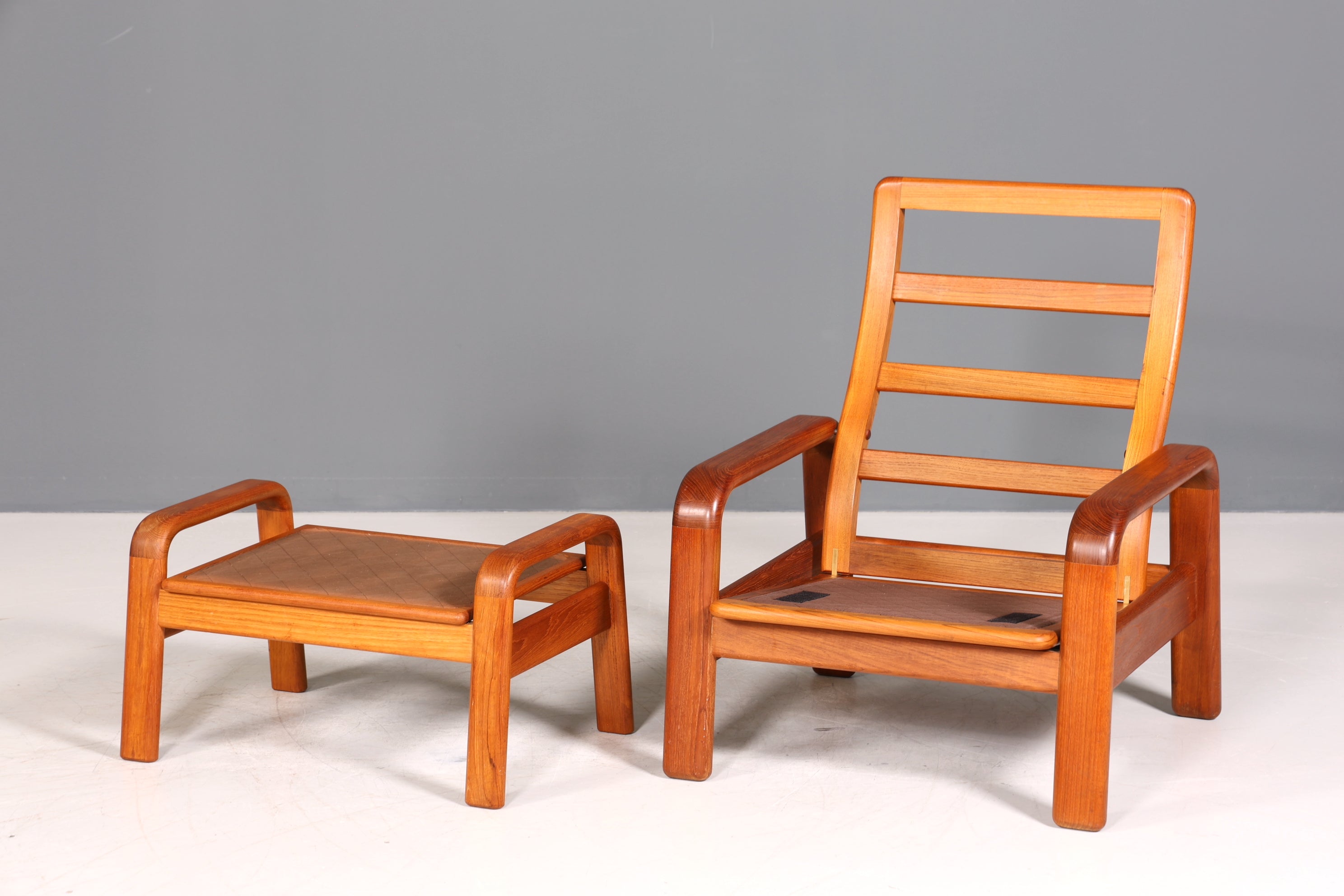 Stilvoller Mid Century Armlehnsessel mit Hocker HS Design Sessel Liegefunktion Teak Holz Lounge Sessel