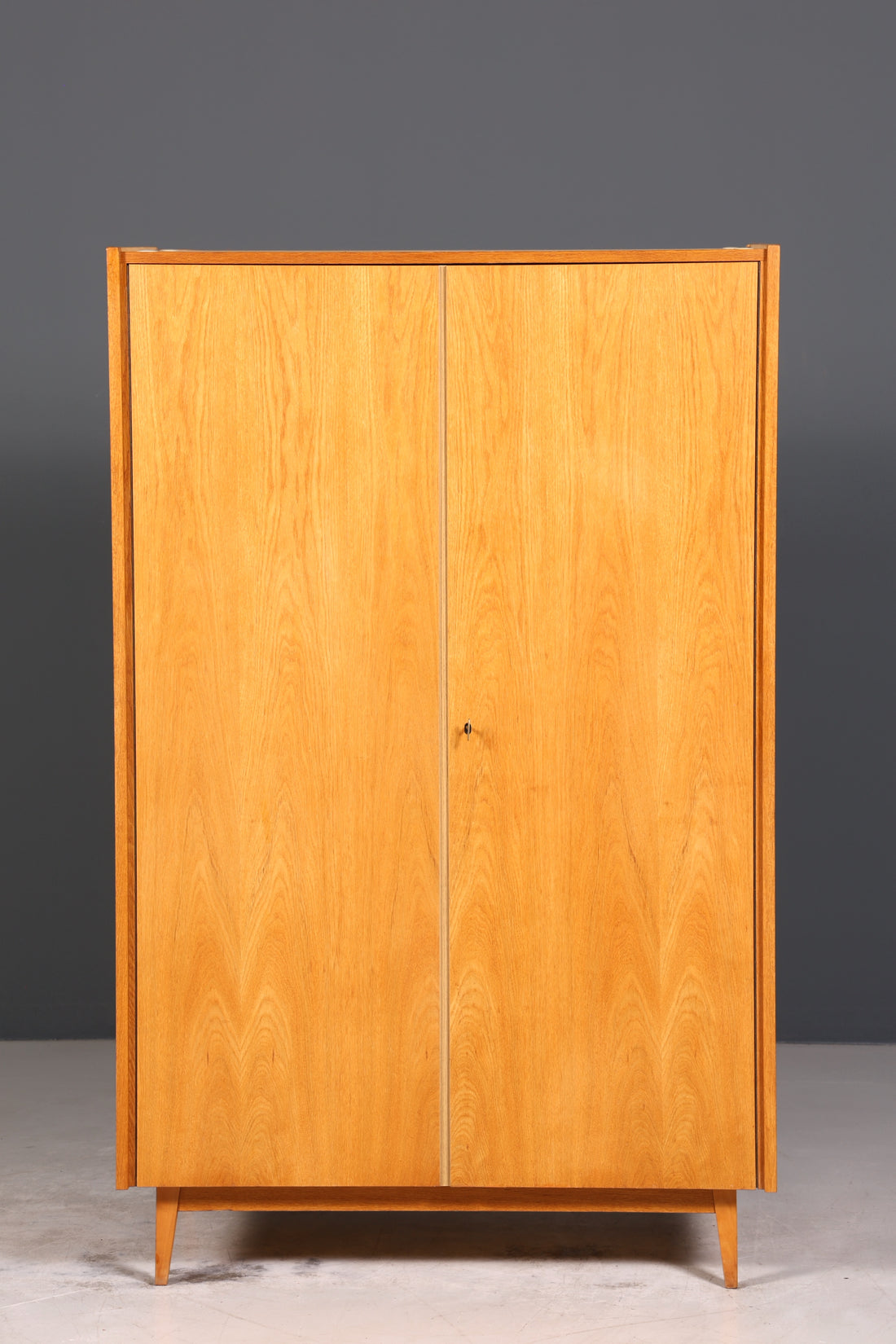 Traumhafter Mid Century Kleiderschrank Vintage Schrank Retro Wäscheschrank
