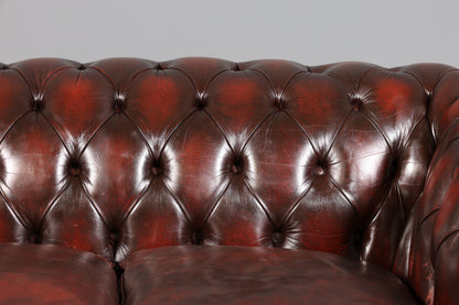 Stilvolles Original Chesterfield Sofa 2-Sitzer Couch England Oxblood Polstersofa