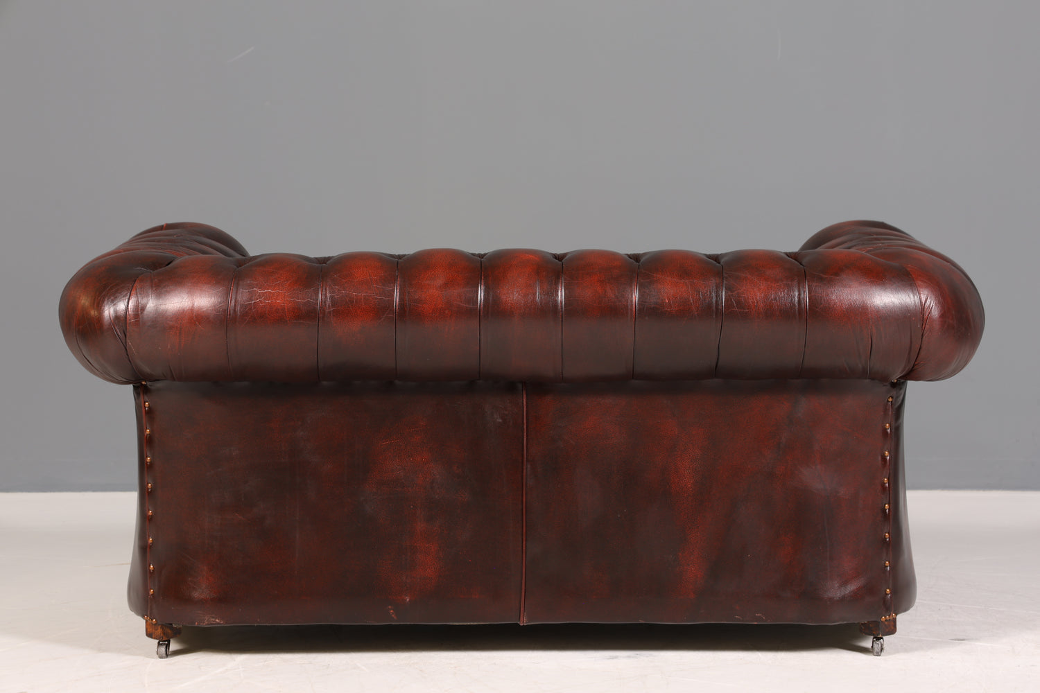 Stilvolles Original Chesterfield Sofa 2-Sitzer Couch England Oxblood Polstersofa