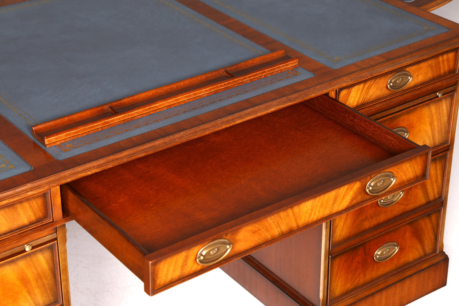 Wunderschöner Original Heldense Schreibtisch Mahagoni Echt Lederauflage Englisch Antik Stil Chefschreibtisch Partner Desk Bürotisch mit Besprechungsansatz