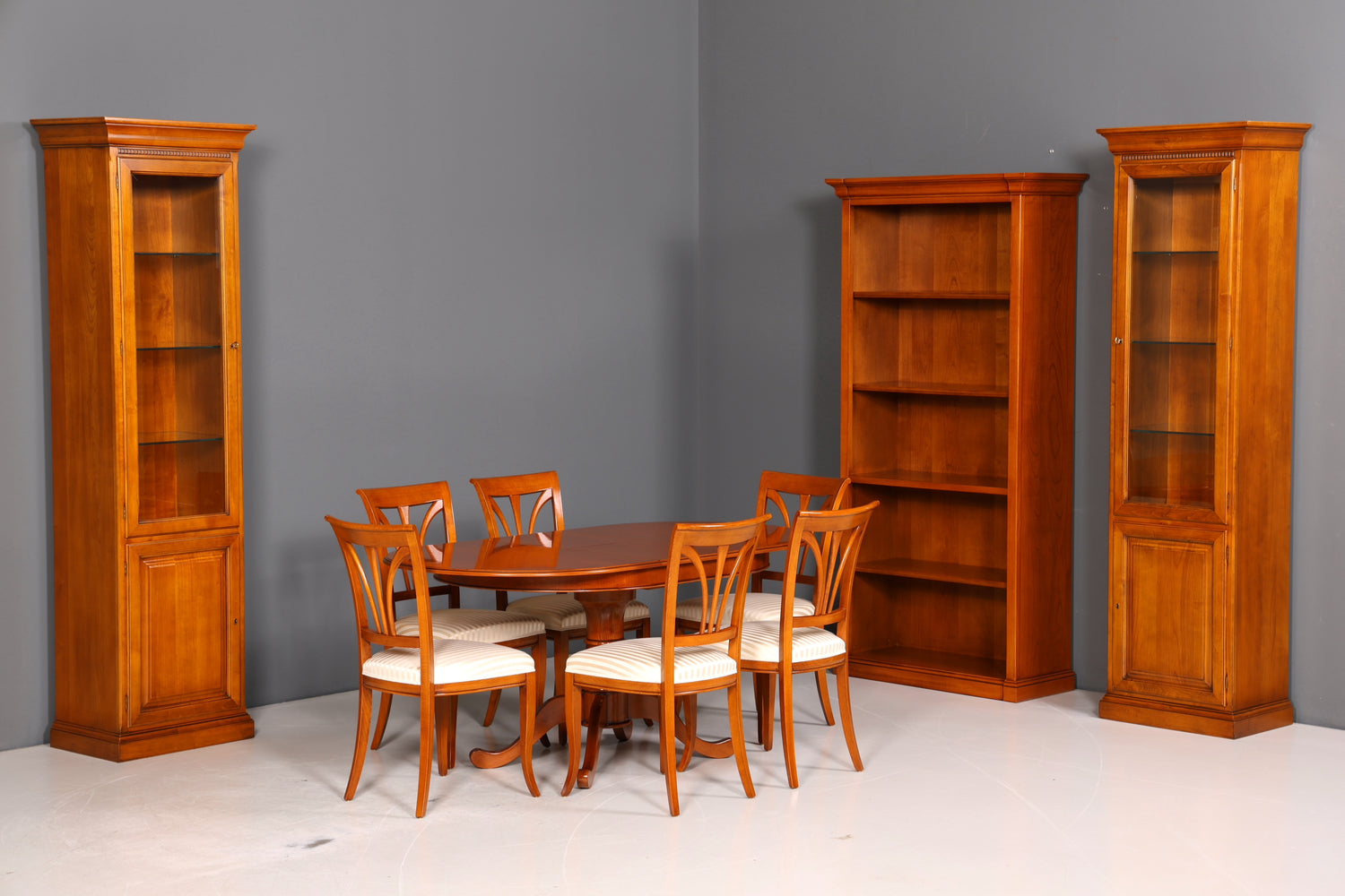 Traumhaftes Original Selva Bücherregal Antik Stil massiv Holz Regal Schrank Bibliothek