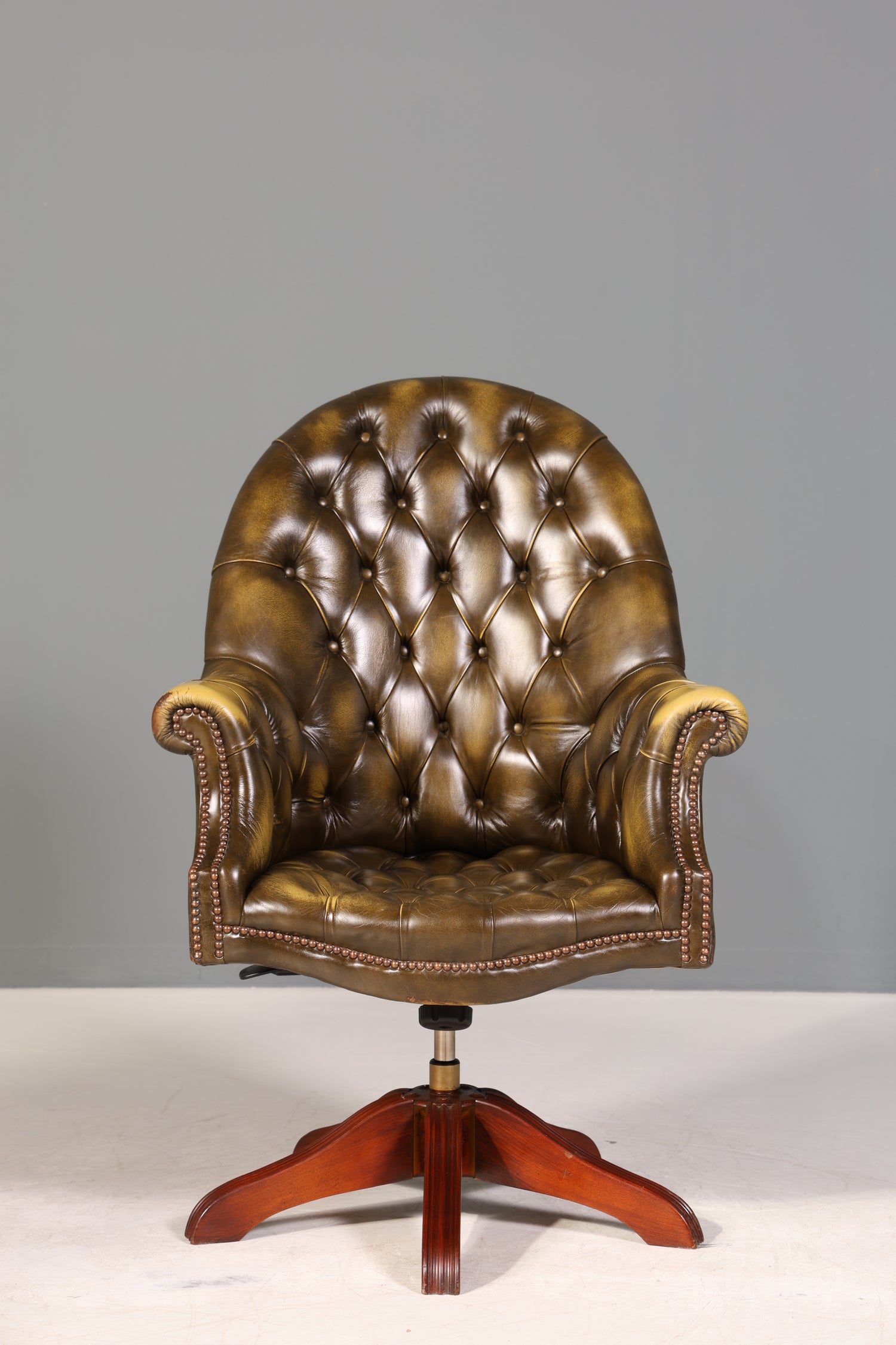 Wunderschöner Original Chesterfield Bürosessel &quot;Wade&quot; echt Leder Sessel Bürostuhl Captain Chair Sessel Office Chair 1 von 2