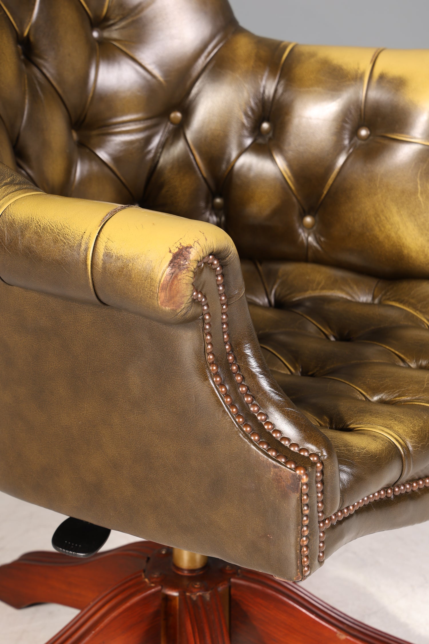Wunderschöner Original Chesterfield Bürosessel &quot;Wade&quot; echt Leder Sessel Bürostuhl Captain Chair Sessel Office Chair 1 von 2
