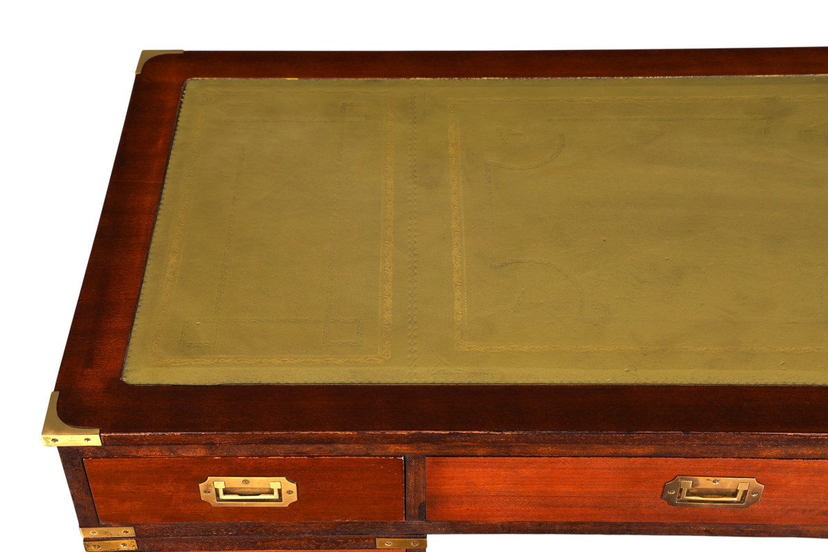 Wunderschöner Maritimer Schreibtisch Englischer Military Chest Bürotisch Office Table mit echt Lederauflage