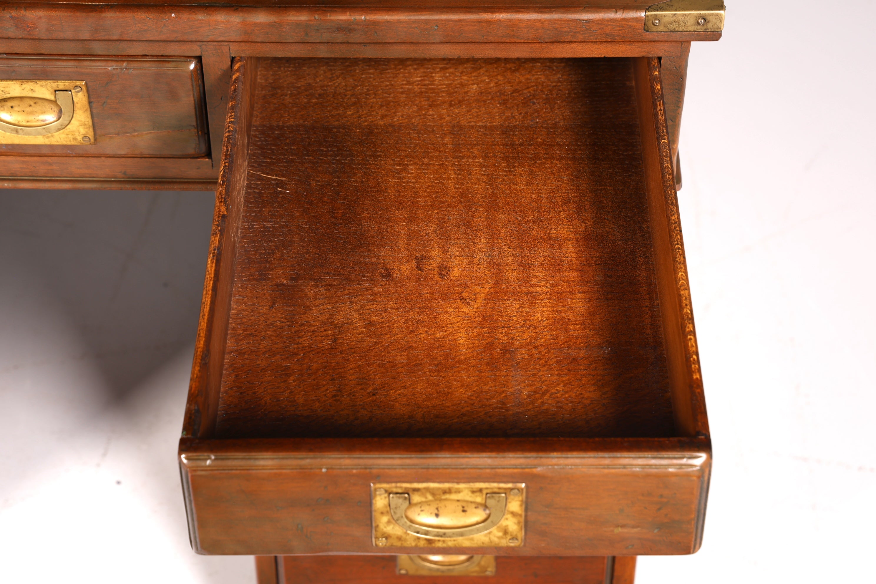 Traumhafter Maritimer Schreibtisch Englischer Military Desk Bürotisch Office Table mit echt Lederauflage