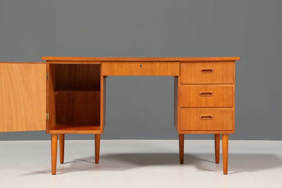 Wunderschöner Mid Century Schreibtisch Danish Design Bürotisch Vintage Office Table