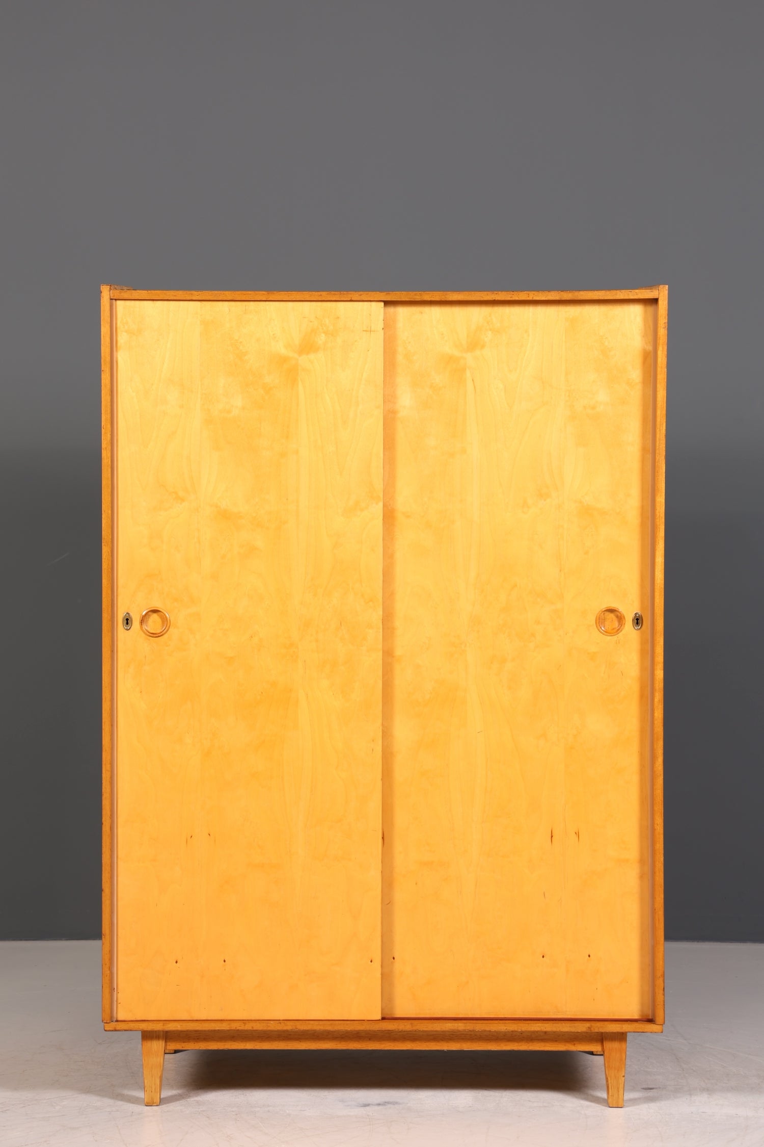 Traumhafter Mid Century Kleiderschrank Vintage Schiebetür Schrank Retro Wäscheschrank