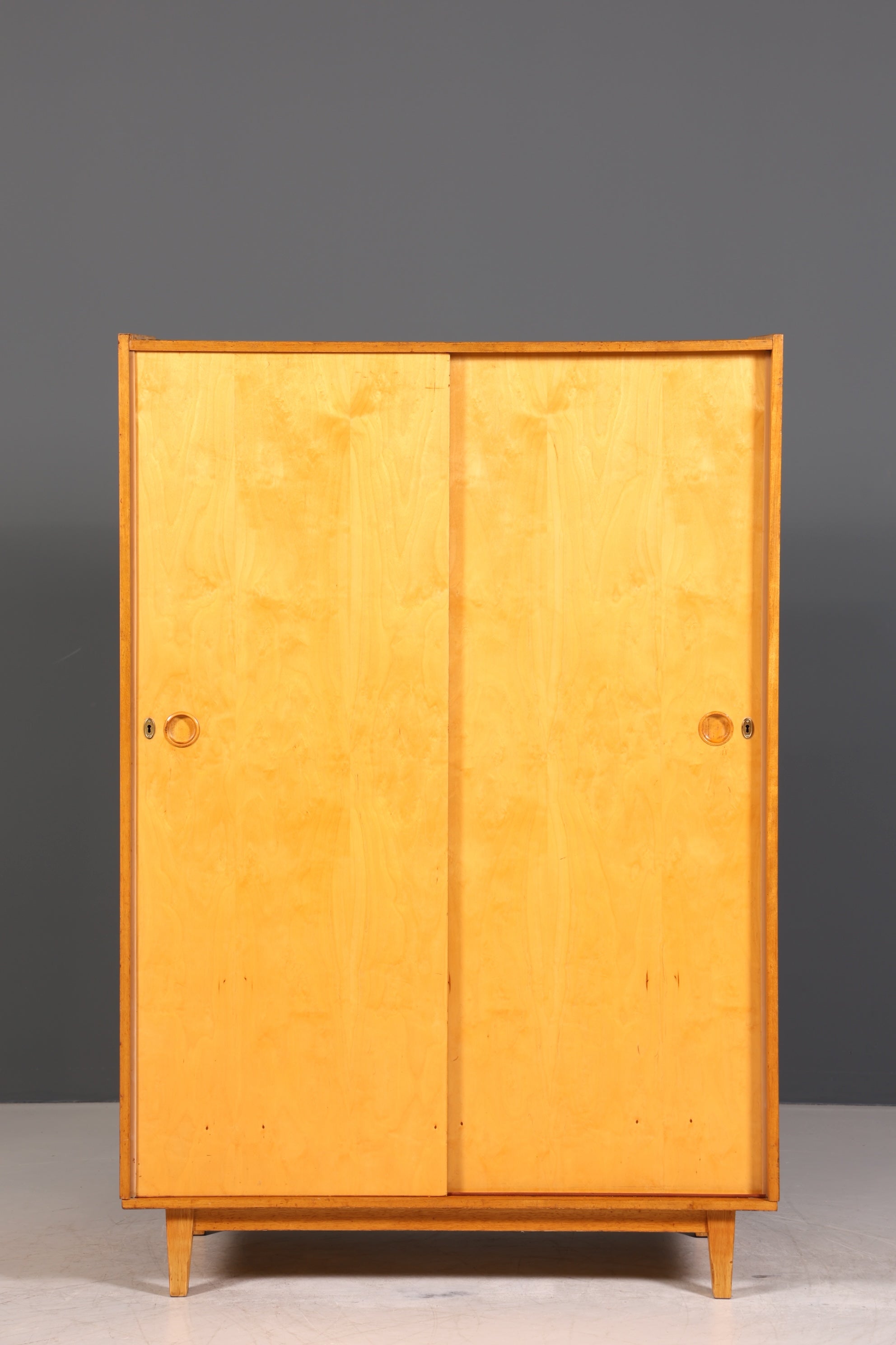 Traumhafter Mid Century Kleiderschrank Vintage Schiebetür Schrank Retro Wäscheschrank
