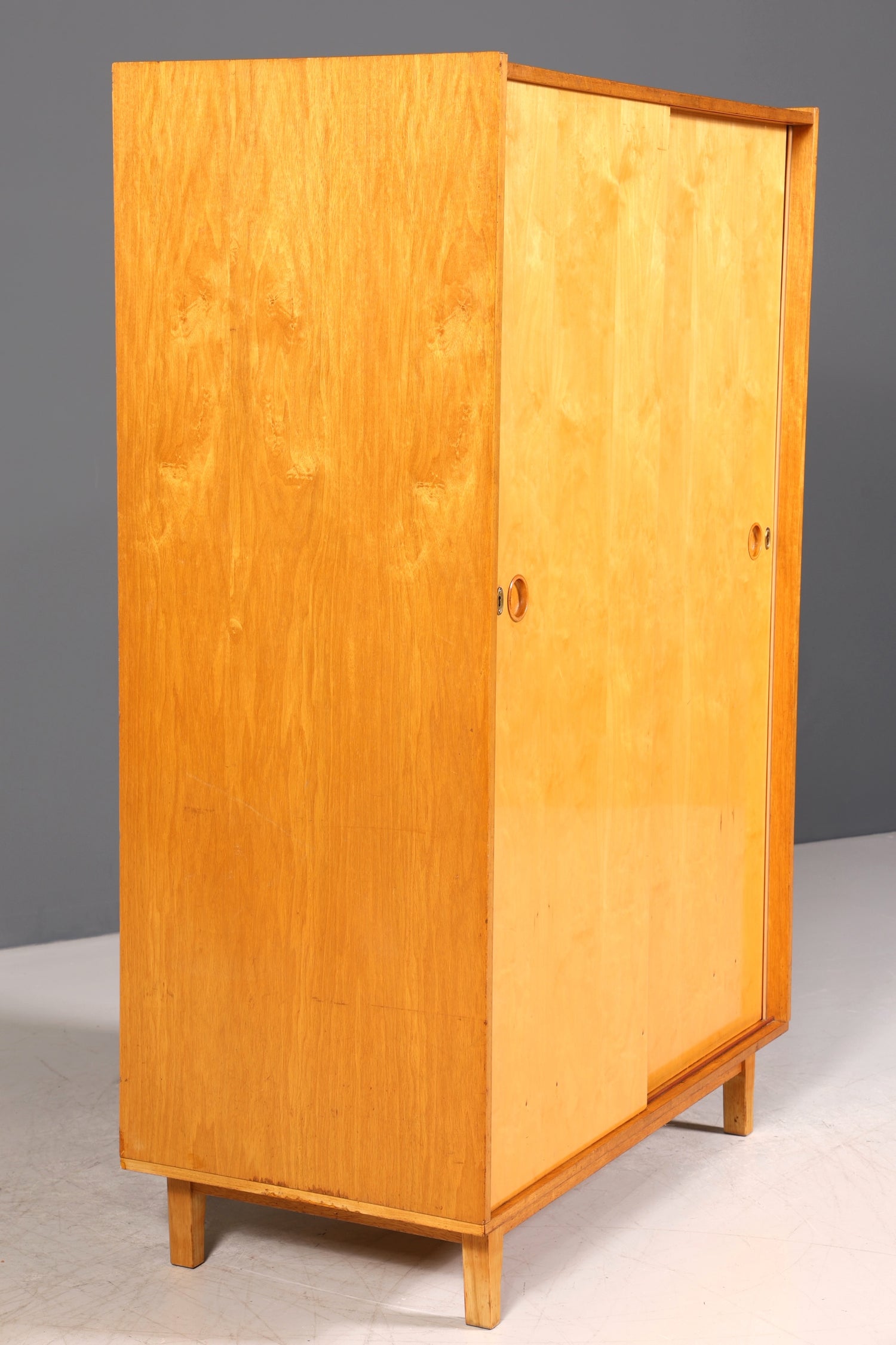 Traumhafter Mid Century Kleiderschrank Vintage Schiebetür Schrank Retro Wäscheschrank