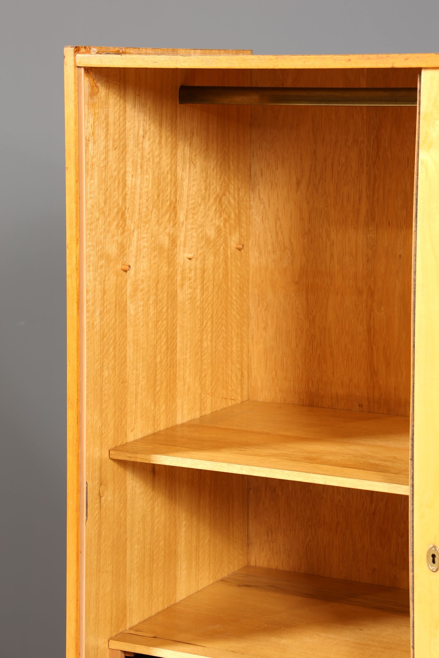 Traumhafter Mid Century Kleiderschrank Vintage Schiebetür Schrank Retro Wäscheschrank