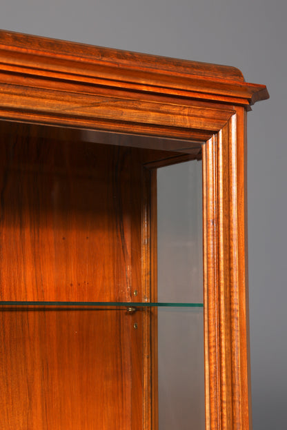 Wunderschöne Art Deco Vitrine Nussbaum Vitrine massiv Holz Antik Schrank
