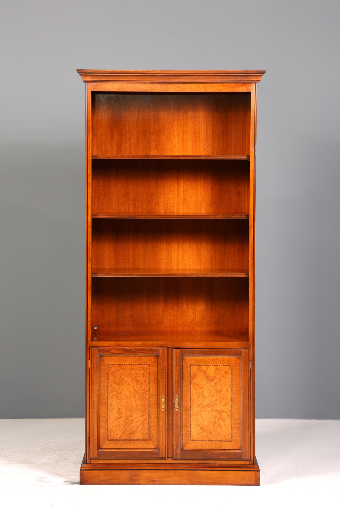 Wunderschönes Original Selva Bücherregal Antik Stil massiv Holz Regal Schrank Bibliothek 1 von 2