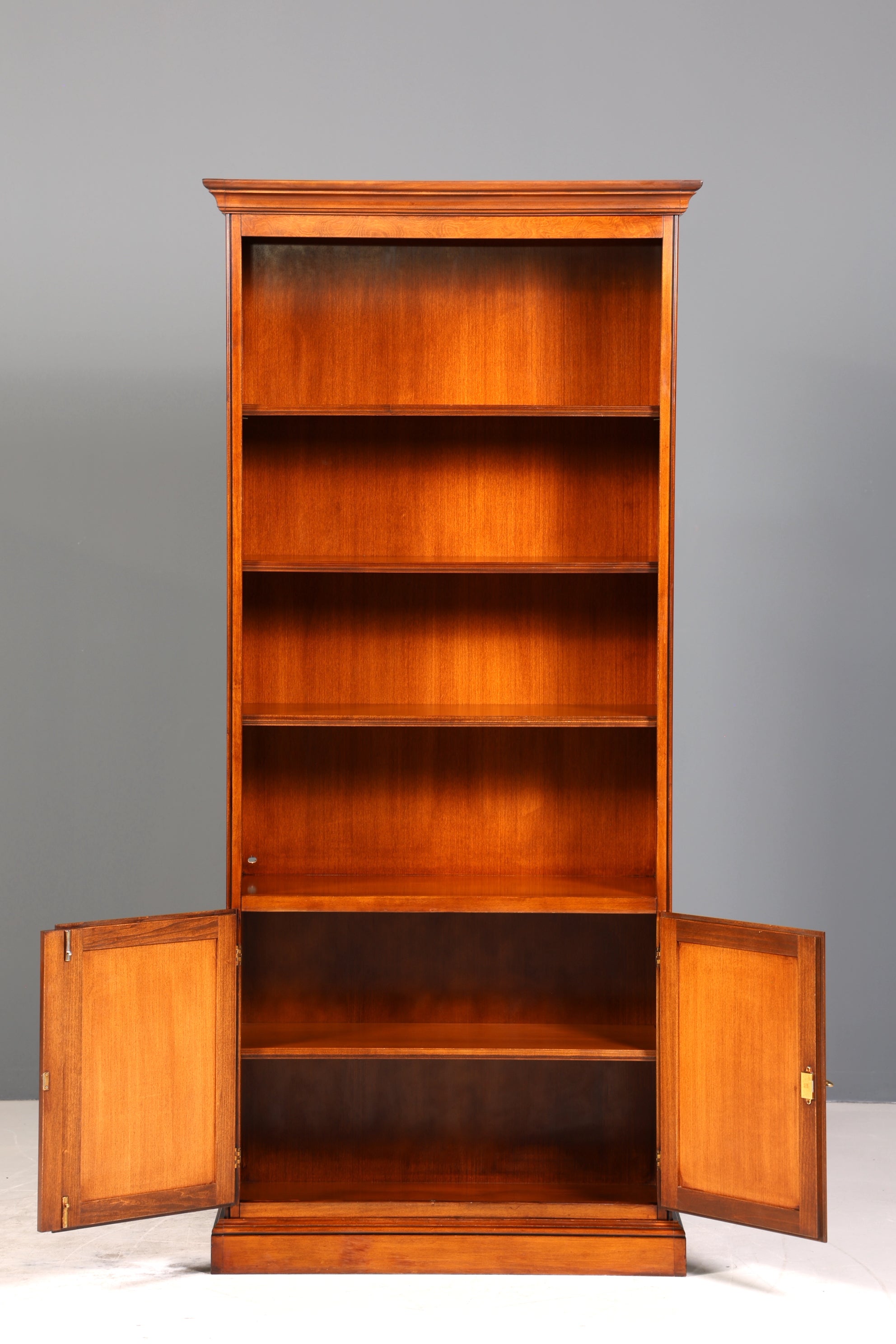 Wunderschönes Original Selva Bücherregal Antik Stil massiv Holz Regal Schrank Bibliothek 1 von 2