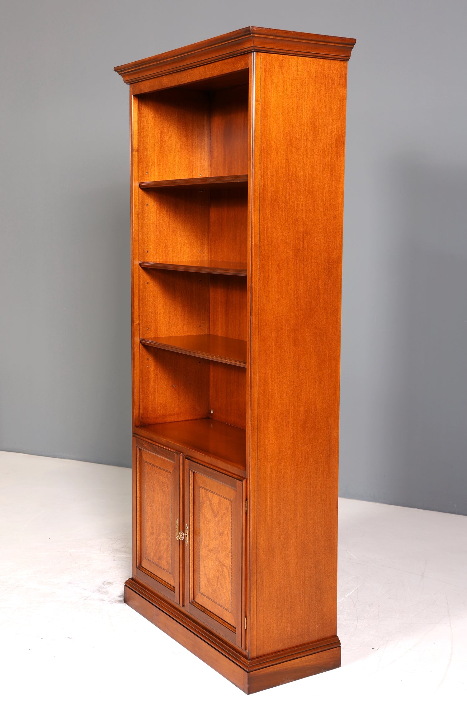 Wunderschönes Original Selva Bücherregal Antik Stil massiv Holz Regal Schrank Bibliothek 1 von 2