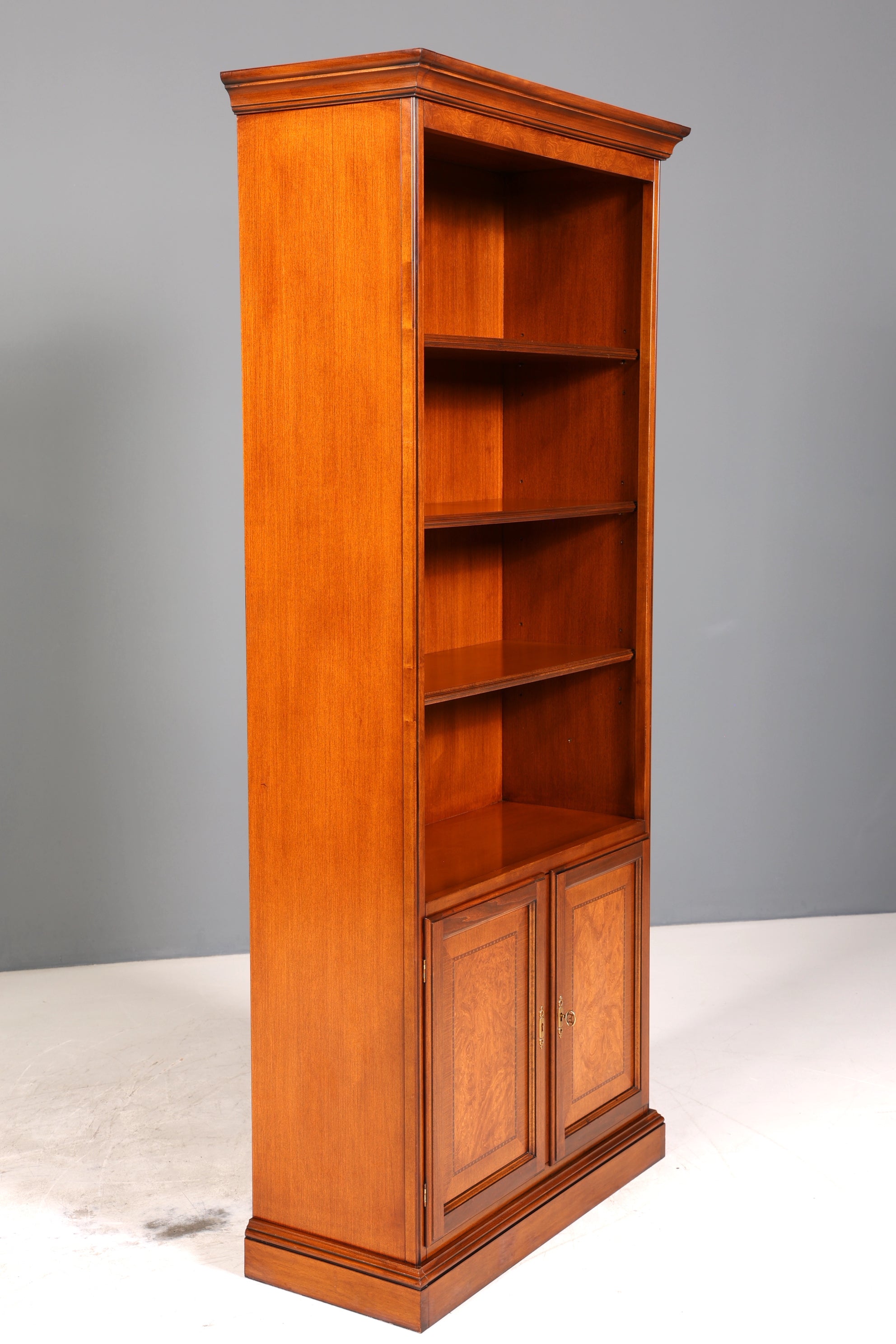 Wunderschönes Original Selva Bücherregal Antik Stil massiv Holz Regal Schrank Bibliothek 1 von 2
