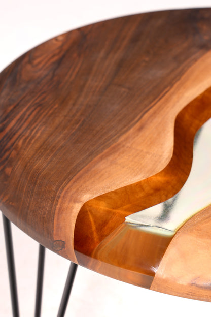 Einzigartiger Epoxidharz Couchtisch Nussbaum Tisch Beistelltisch grüner Ablagetisch