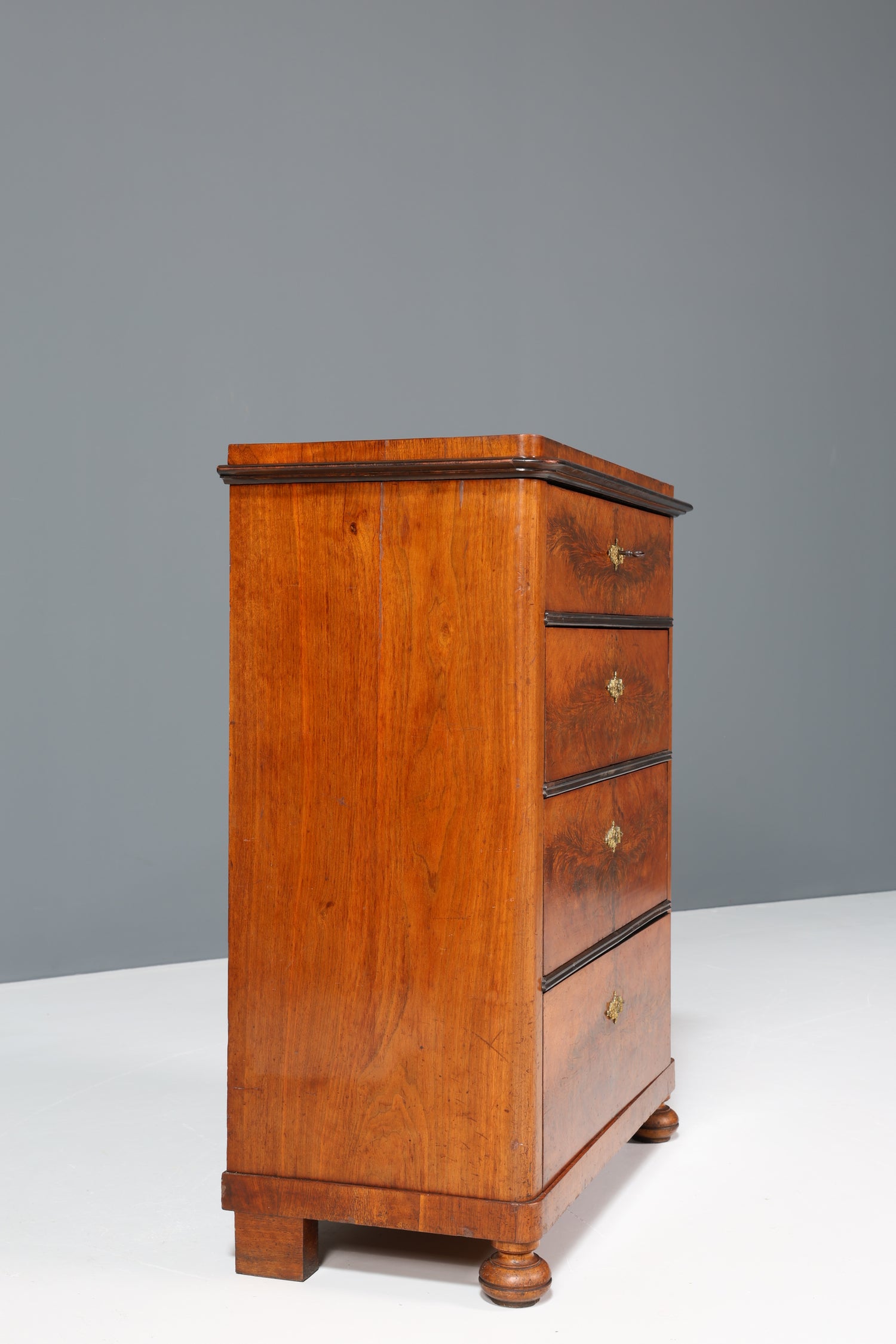 Wunderschönes Gründerzeit Vertiko Nussbaum Highboard Louis Philippe Kommode um 1890