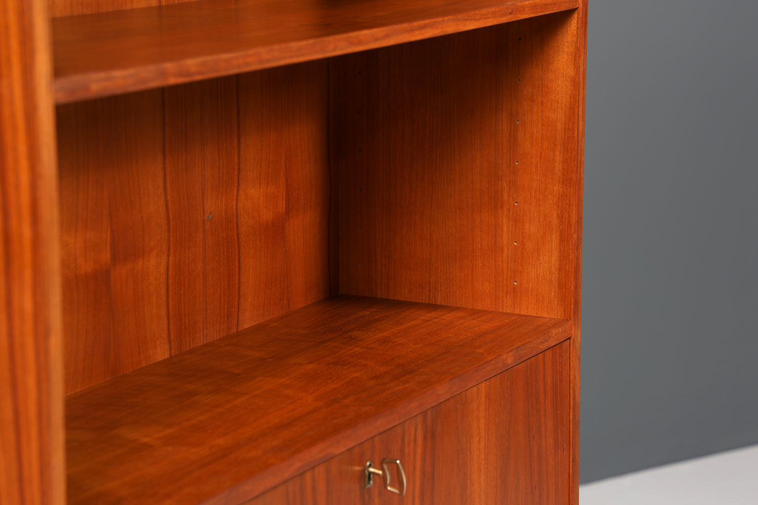 Traumhaftes Mid Century Regal im Danish Design Klapp Schrank Sekretär Retro Kommode
