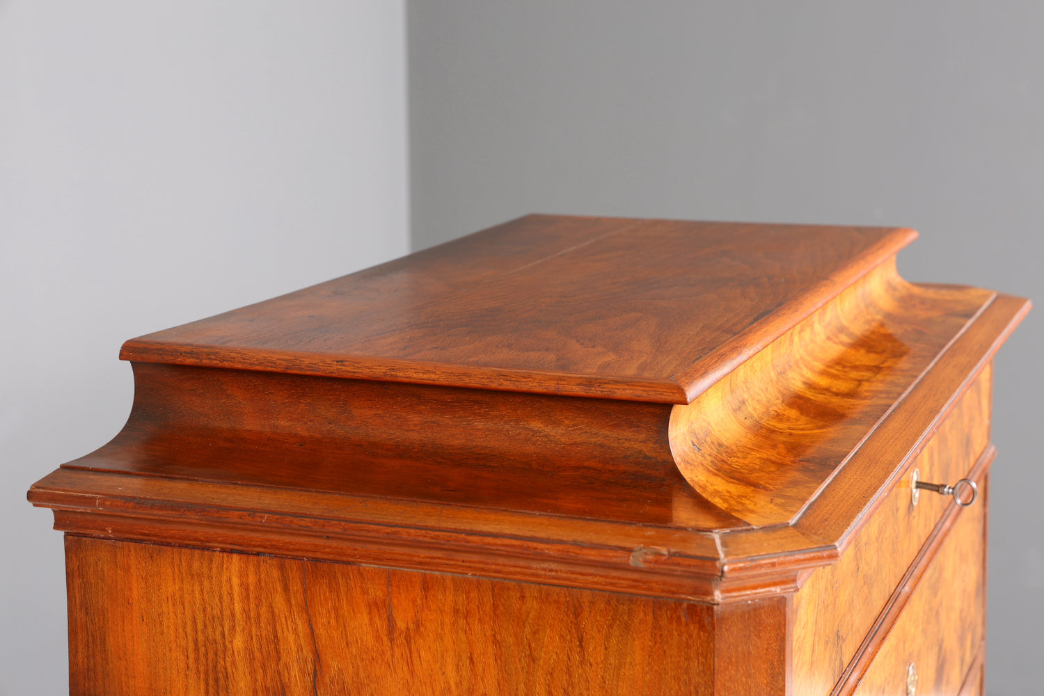 Traumhafter Louis Philippe Chiffoniere um 1880 Gründerzeit Nussbaum Vertiko Schrank Semainier