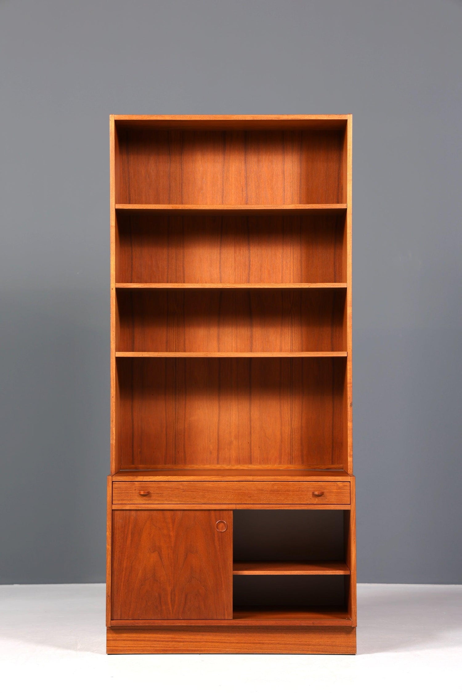 Stilvolles Mid Century Regal skandinavisches Bücherregal Kommode 60er Jahre