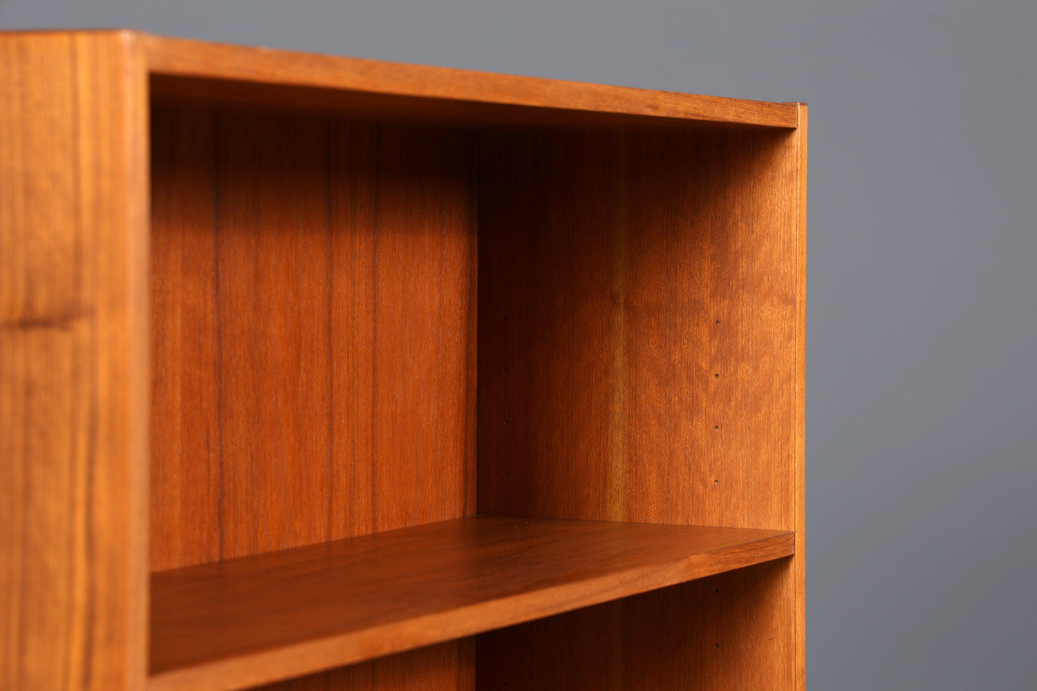 Stilvolles Mid Century Regal skandinavisches Bücherregal Kommode 60er Jahre