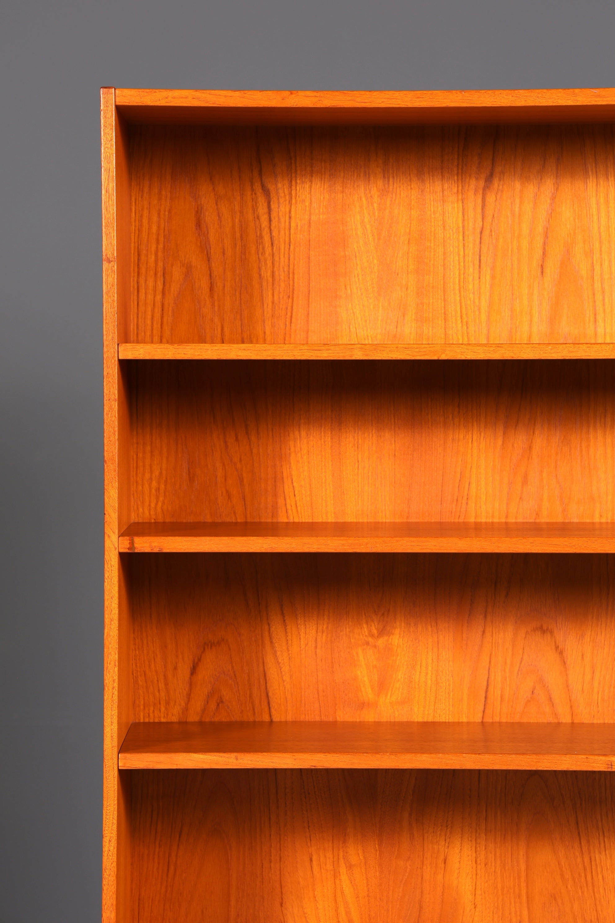 Wunderschönes Mid Century Regal Danish Design Teak Holz Schrank Retro Bücherregal Kommode 1 von 2