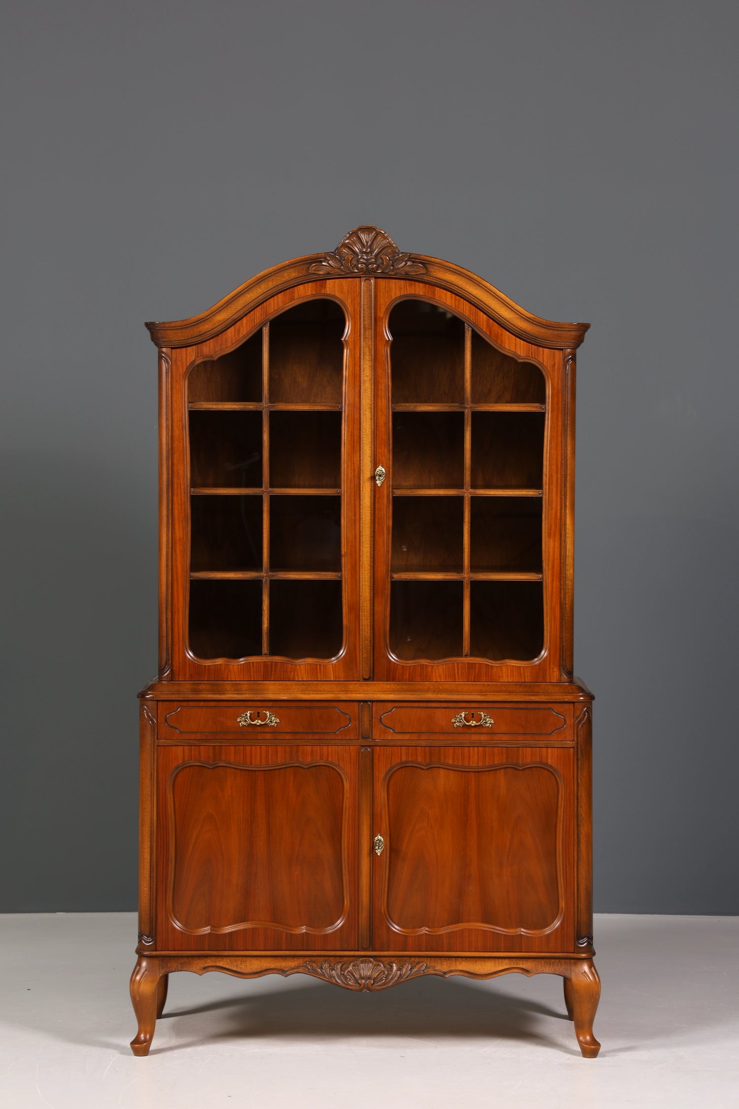 Traumhafte Chippendale Vitrine Buffet Schrank Regal Barock Stil Antik Glasvitirne