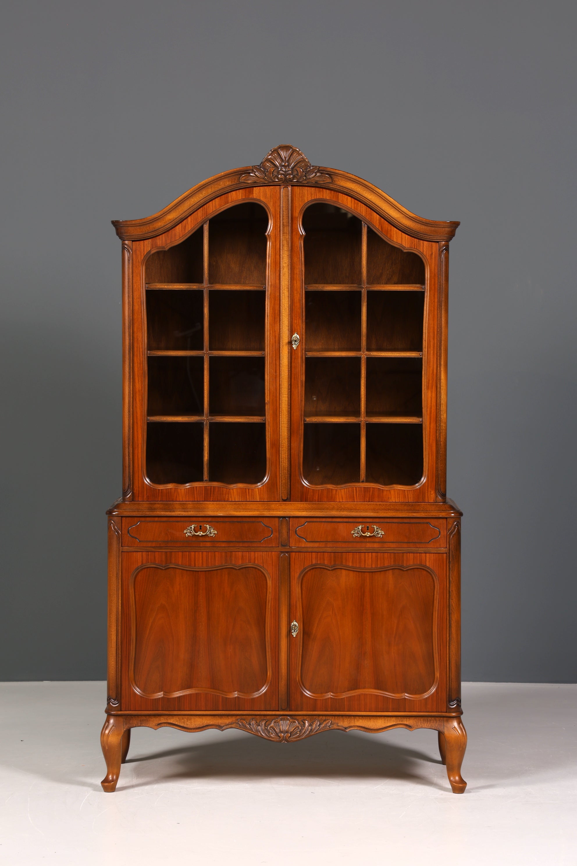 Traumhafte Chippendale Vitrine Buffet Schrank Regal Barock Stil Antik Glasvitirne