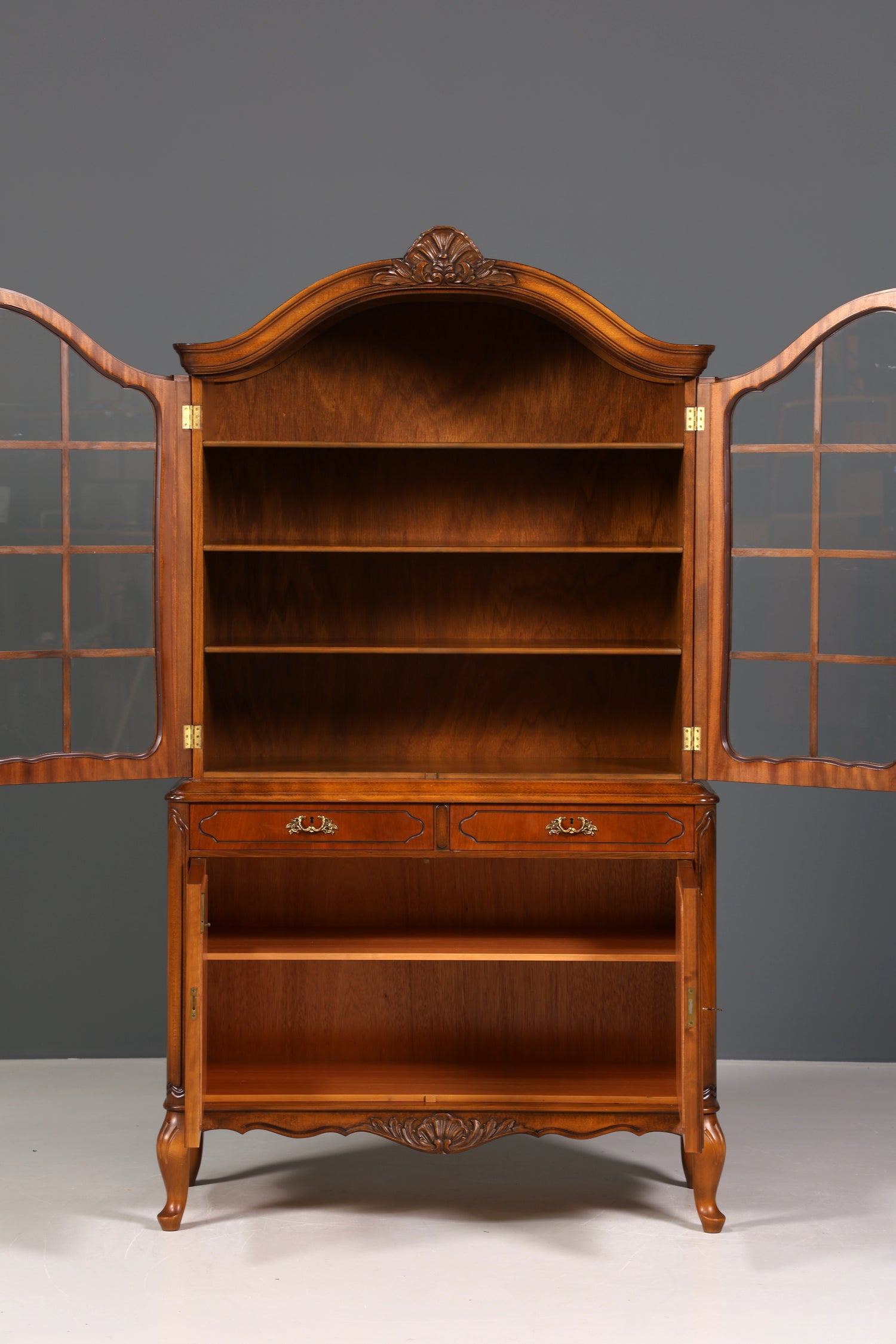 Traumhafte Chippendale Vitrine Buffet Schrank Regal Barock Stil Antik Glasvitirne