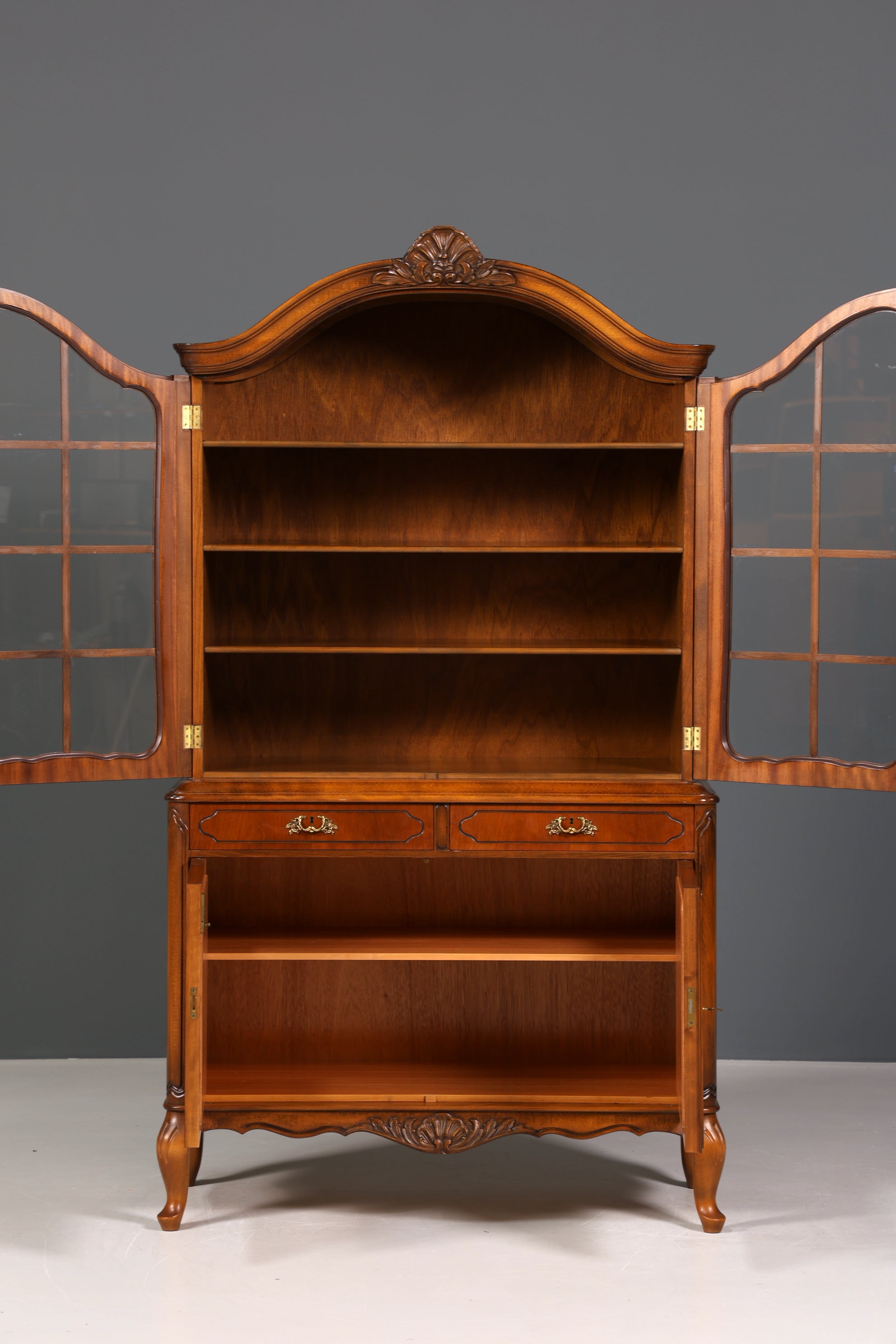 Traumhafte Chippendale Vitrine Buffet Schrank Regal Barock Stil Antik Glasvitirne