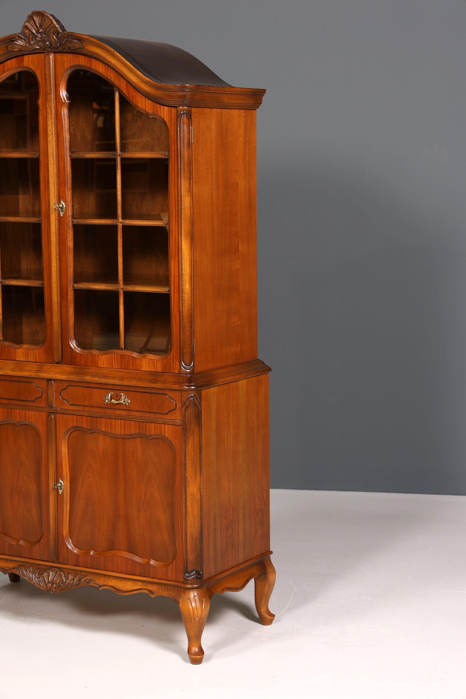 Traumhafte Chippendale Vitrine Buffet Schrank Regal Barock Stil Antik Glasvitirne
