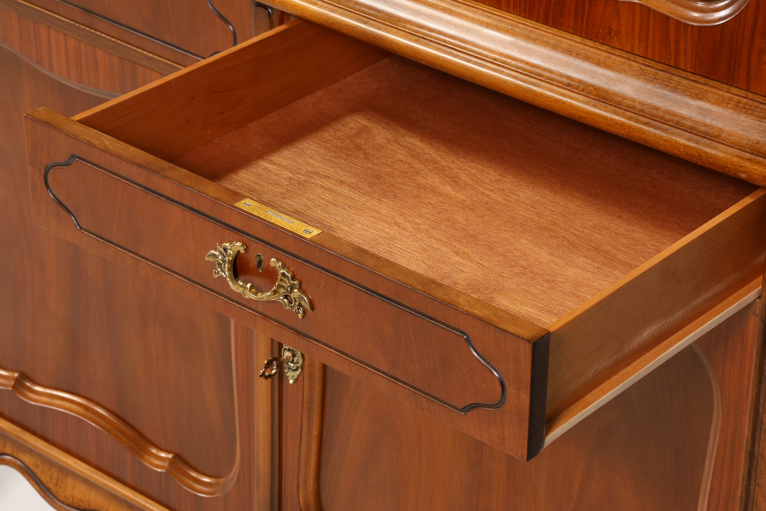 Traumhafte Chippendale Vitrine Buffet Schrank Regal Barock Stil Antik Glasvitirne