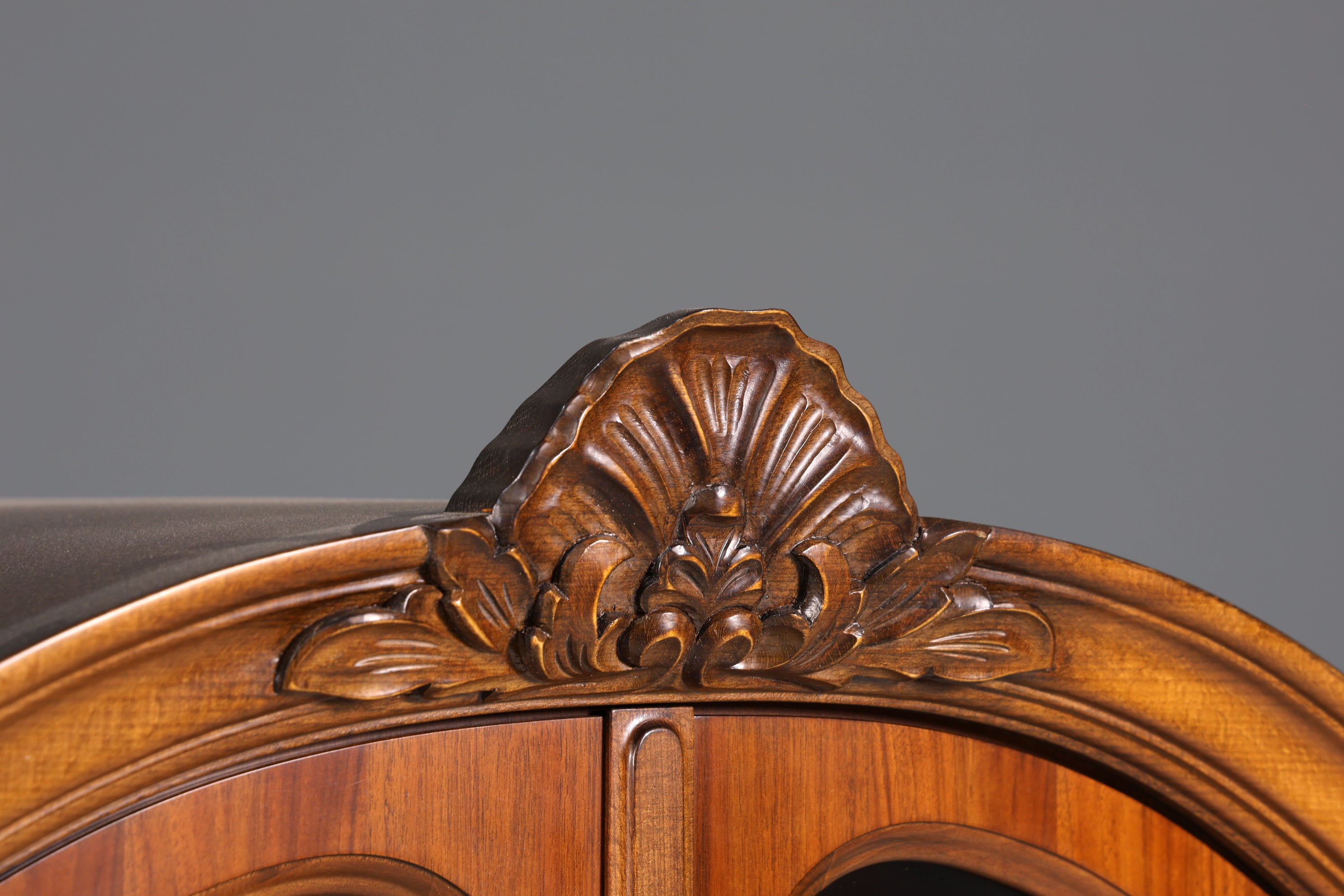 Traumhafte Chippendale Vitrine Buffet Schrank Regal Barock Stil Antik Glasvitirne